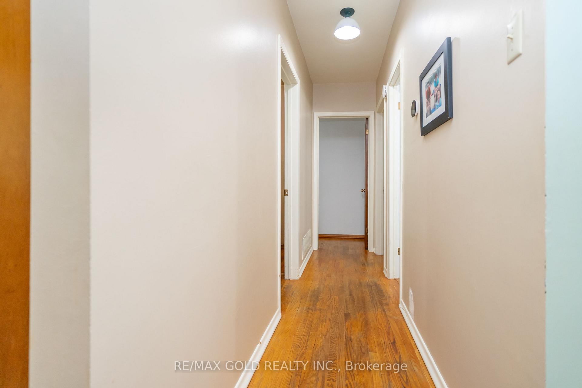Photo 16 of 43 Alexandria Crescent, Brampton, Avondale — HOMEH