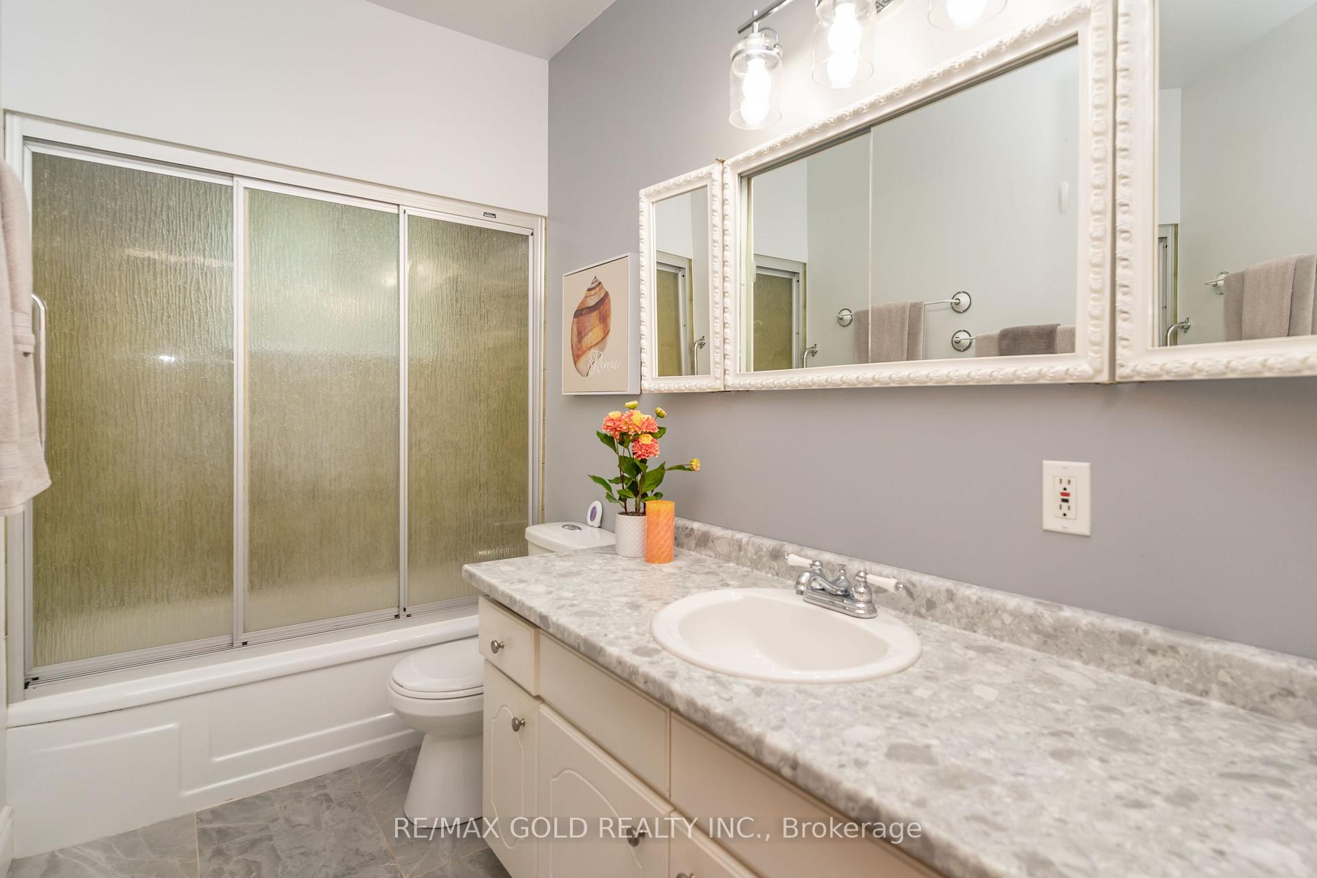 Photo 21 of 43 Alexandria Crescent, Brampton, Avondale — HOMEH