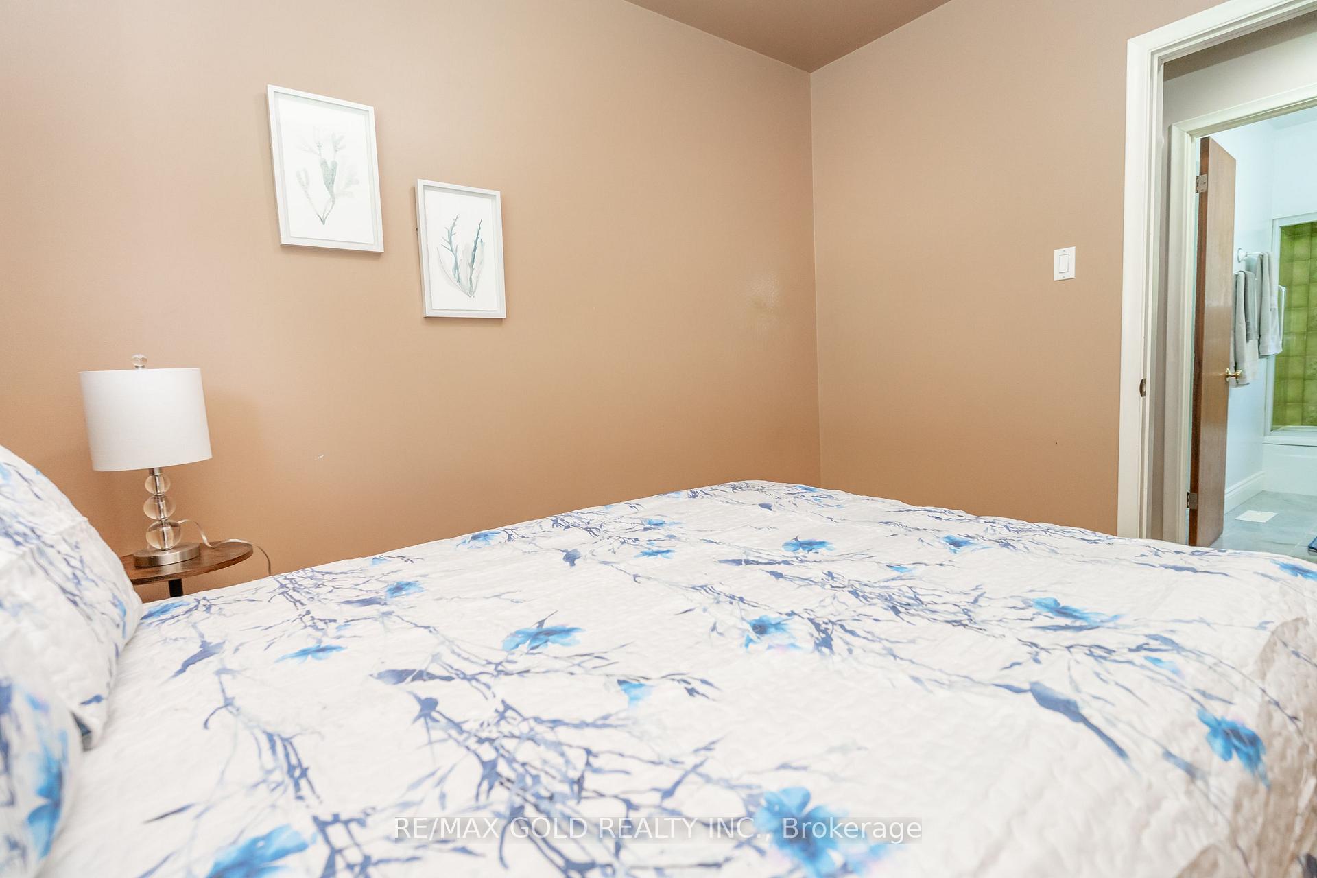 Photo 23 of 43 Alexandria Crescent, Brampton, Avondale — HOMEH