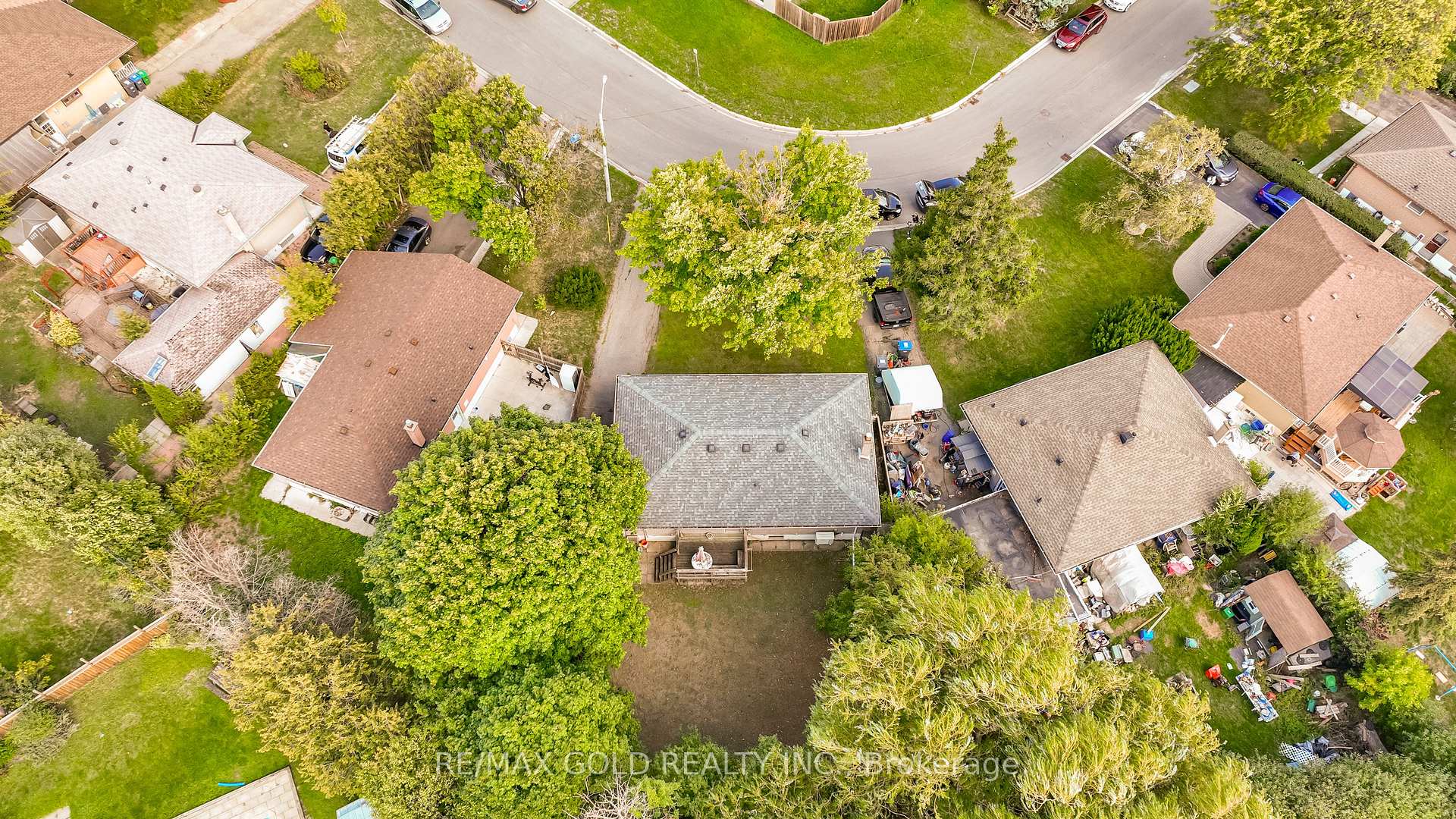 Photo 34 of 43 Alexandria Crescent, Brampton, Avondale — HOMEH