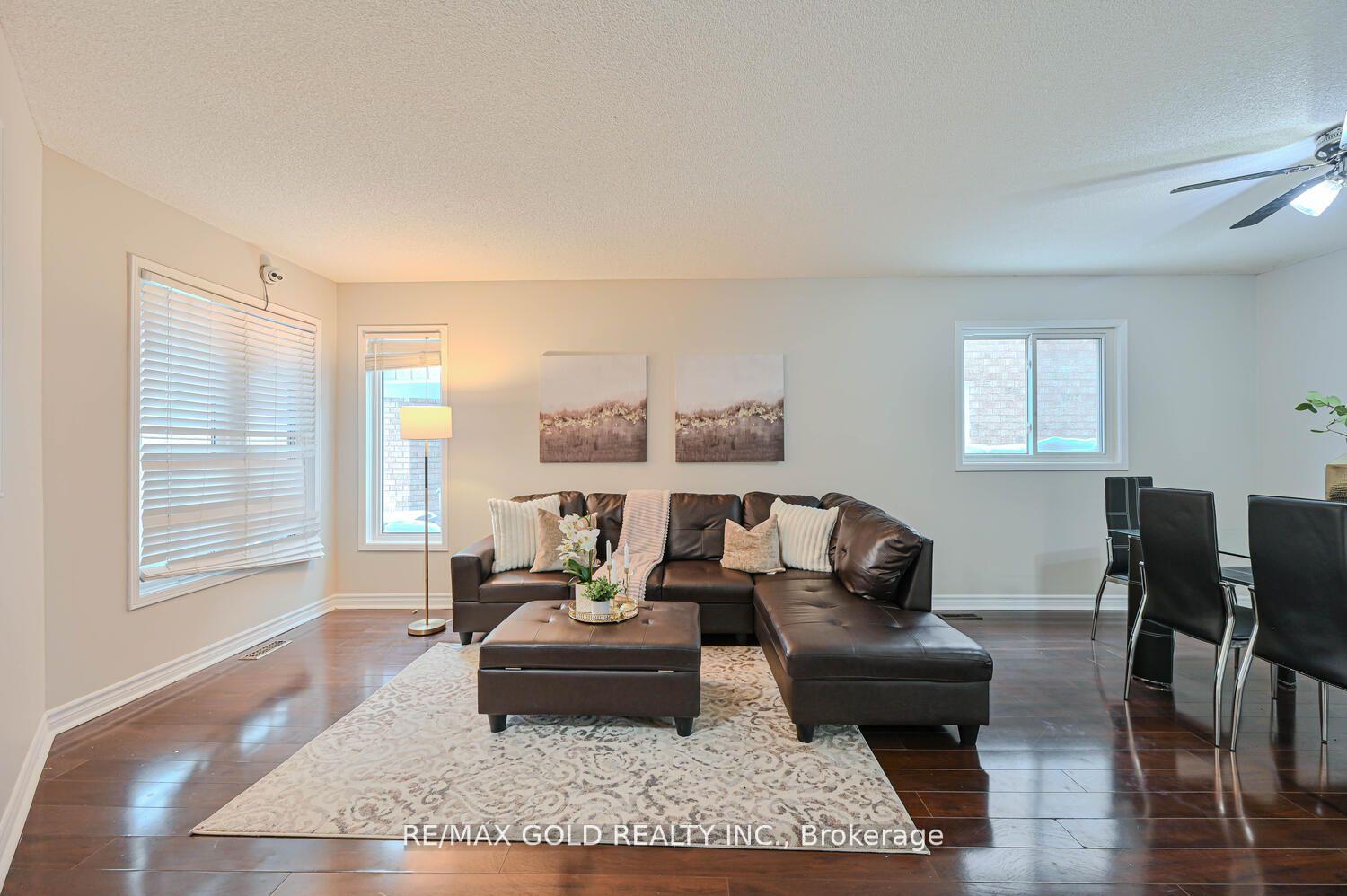 Photo 3 of 27 Buttercup Lane, Brampton, Sandringham-Wellington — HOMEH