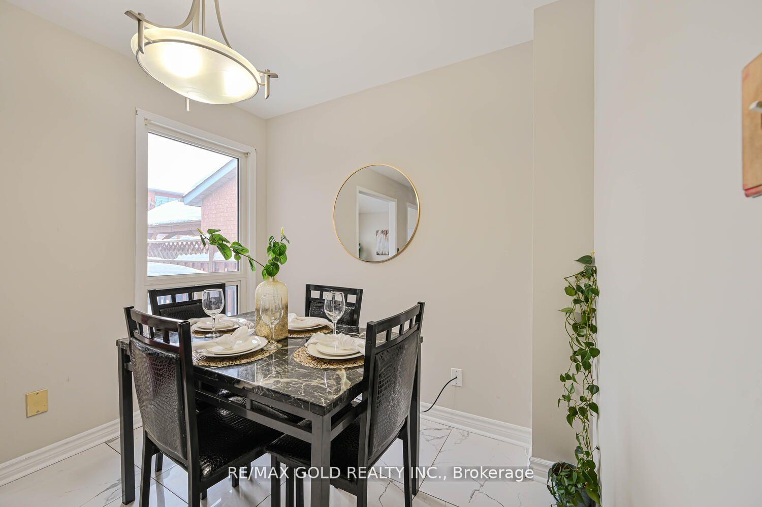 Photo 12 of 27 Buttercup Lane, Brampton, Sandringham-Wellington — HOMEH