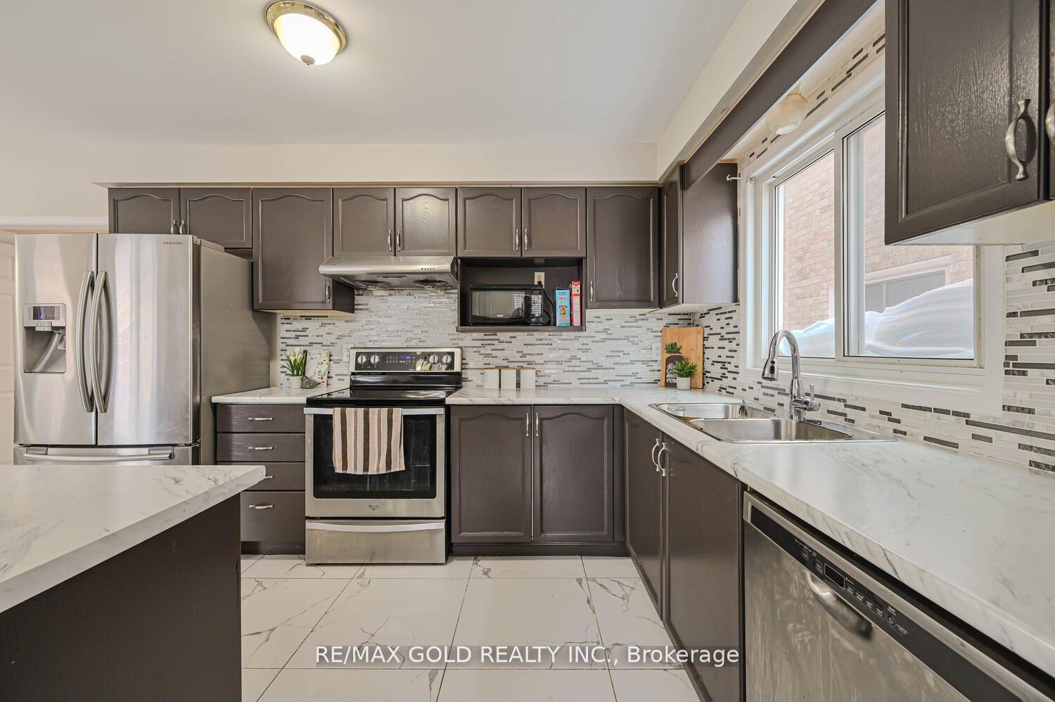 Photo 15 of 27 Buttercup Lane, Brampton, Sandringham-Wellington — HOMEH