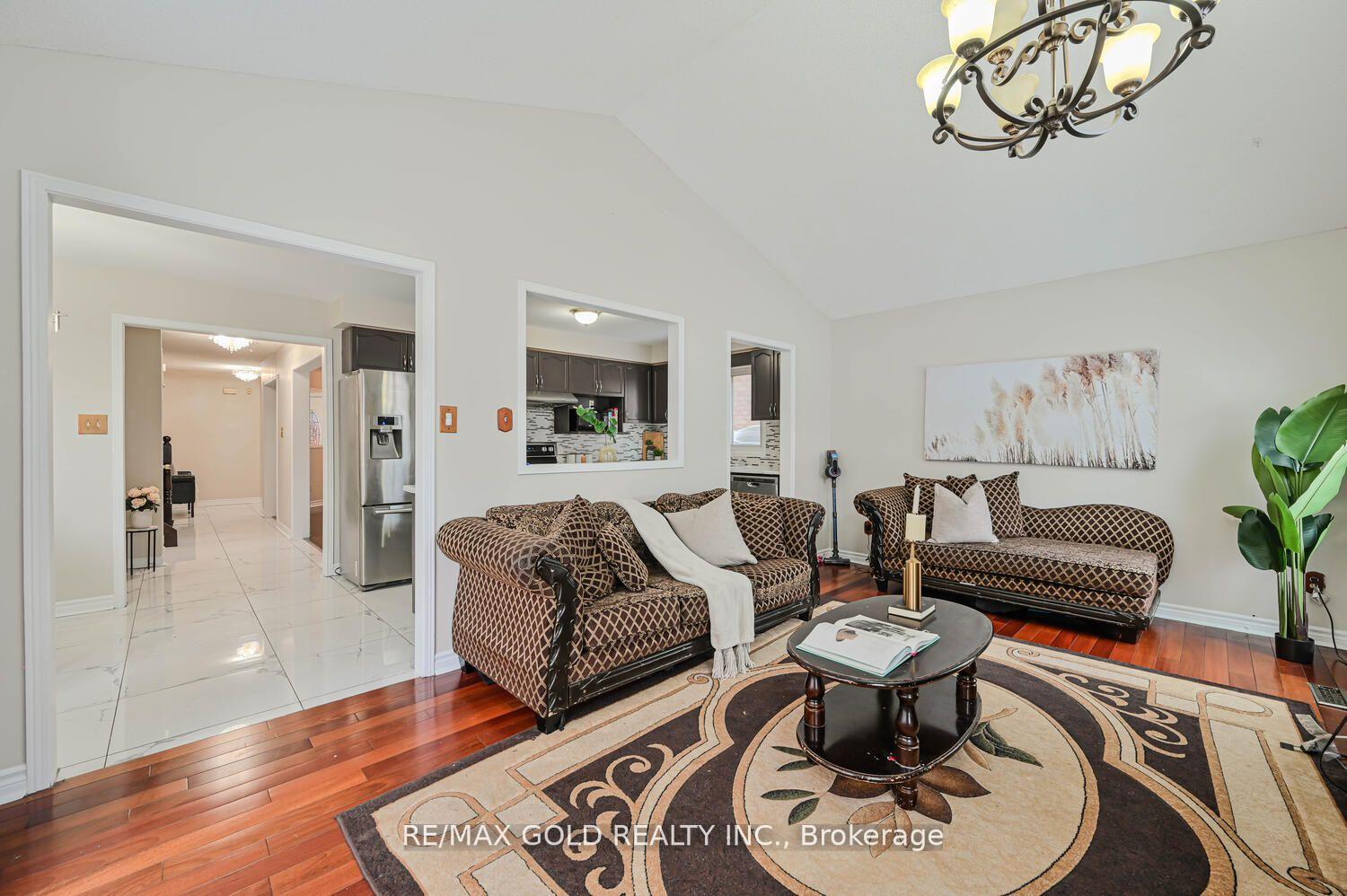 Photo 18 of 27 Buttercup Lane, Brampton, Sandringham-Wellington — HOMEH