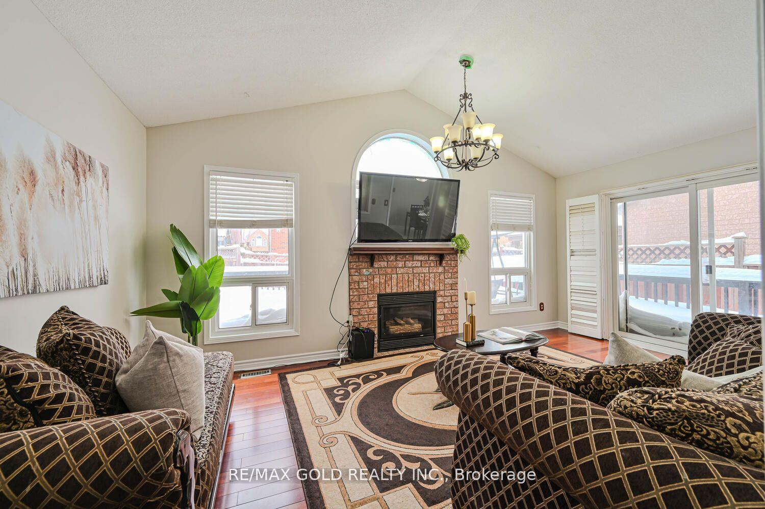 Photo 20 of 27 Buttercup Lane, Brampton, Sandringham-Wellington — HOMEH
