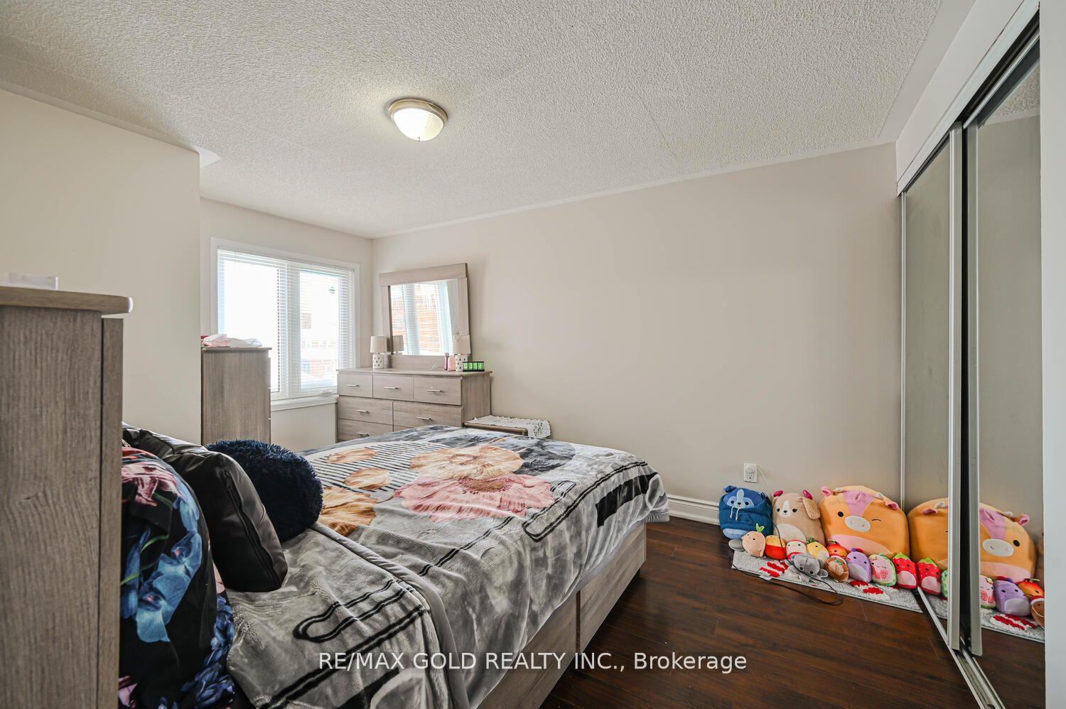 Photo 32 of 27 Buttercup Lane, Brampton, Sandringham-Wellington — HOMEH