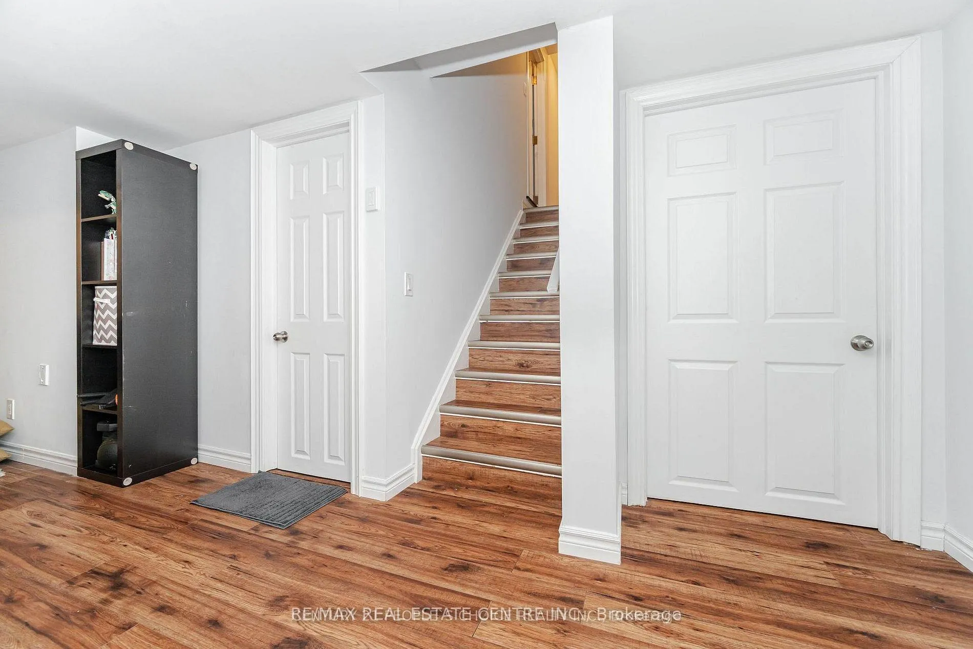 Photo 3 of 351 Holmes Crescent, Milton, Scott — HOMEH