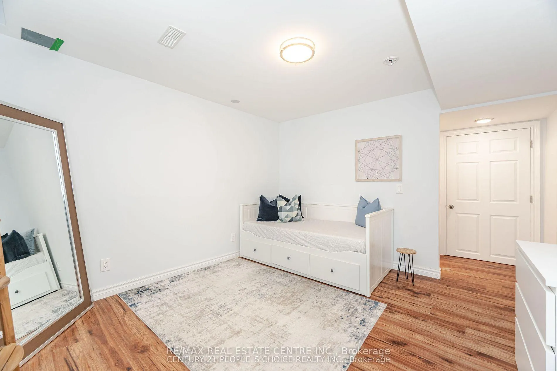 Photo 8 of 351 Holmes Crescent, Milton, Scott — HOMEH