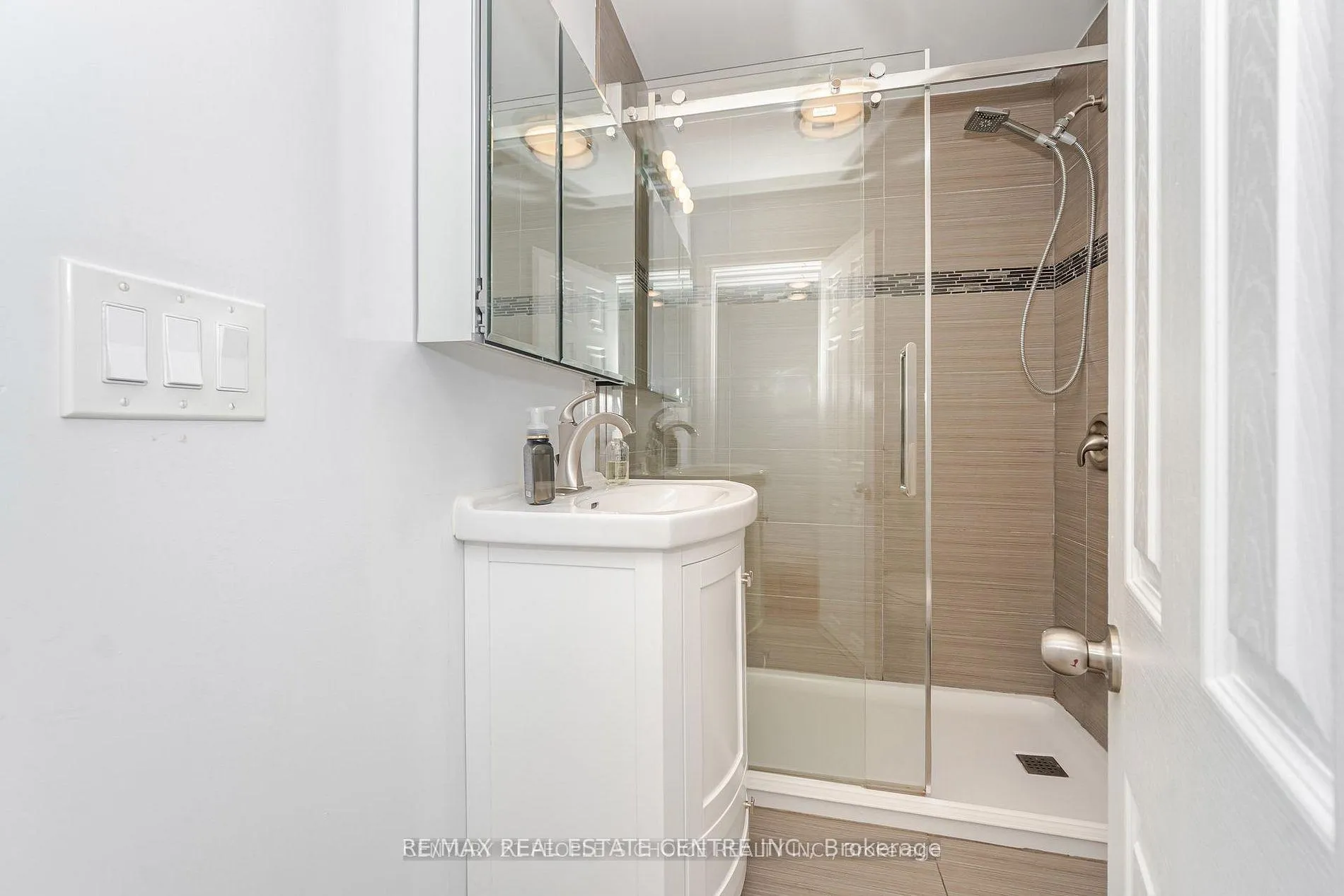 Photo 9 of 351 Holmes Crescent, Milton, Scott — HOMEH