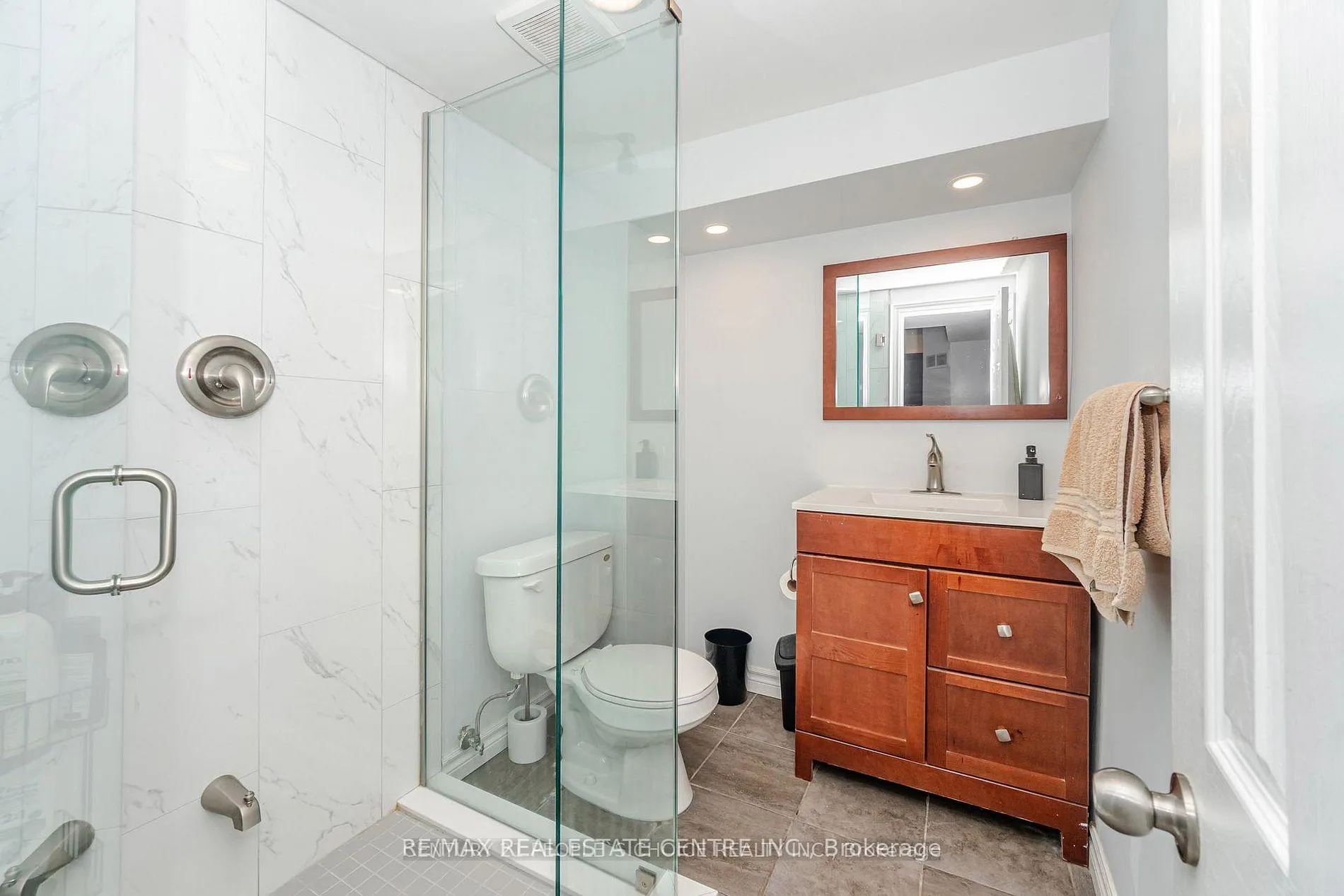 Photo 11 of 351 Holmes Crescent, Milton, Scott — HOMEH