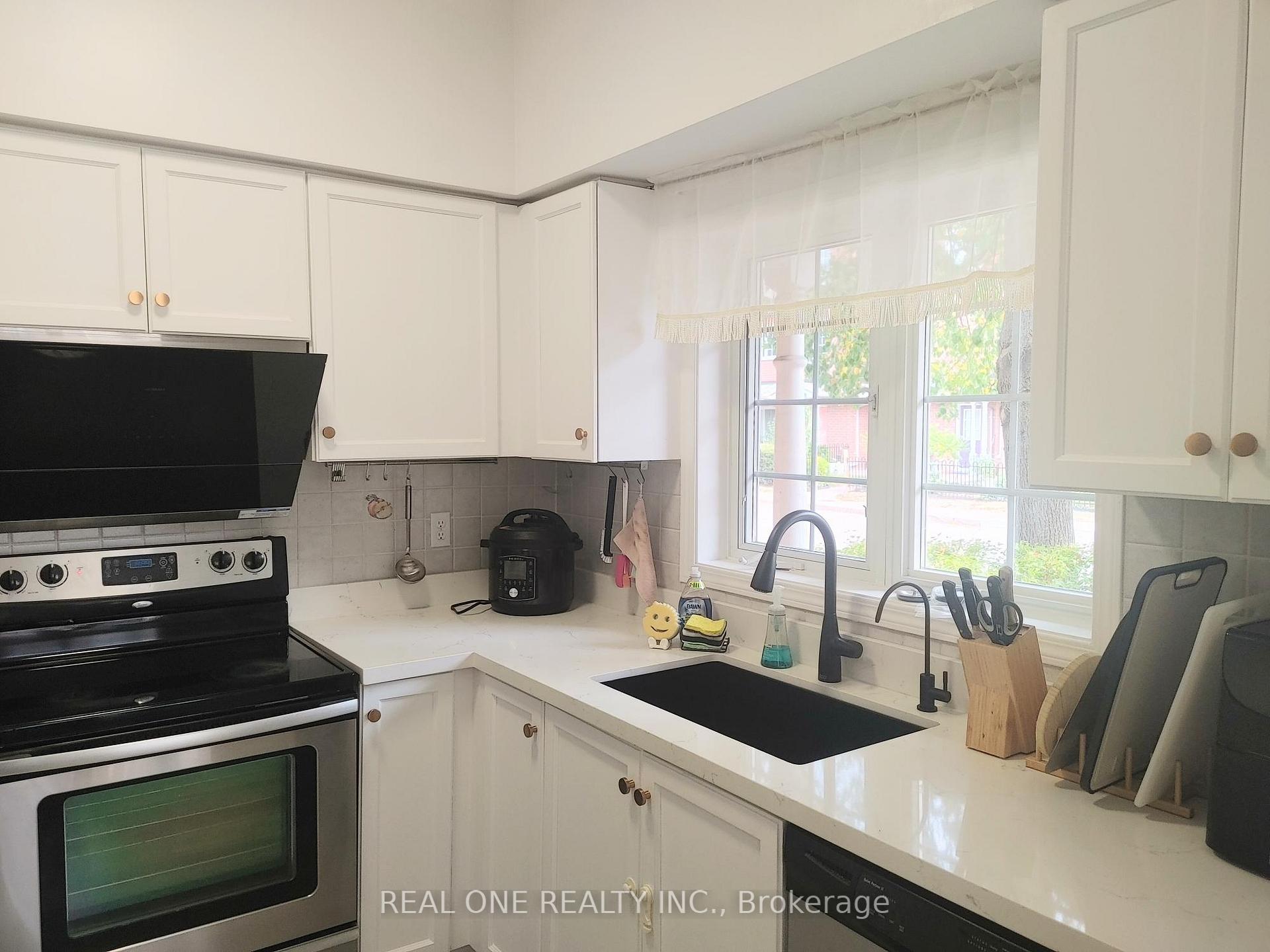 Photo 10 of Unit 13A, 12 St Moritz Way, Markham, Unionville — HOMEH