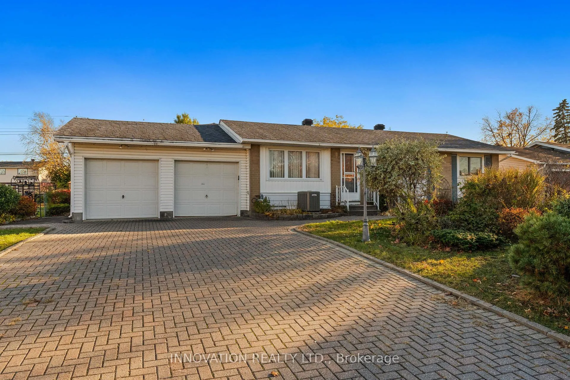 Photo 2 of 30 Oakview Avenue, Ottawa, Meadowlands/Crestview — HOMEH