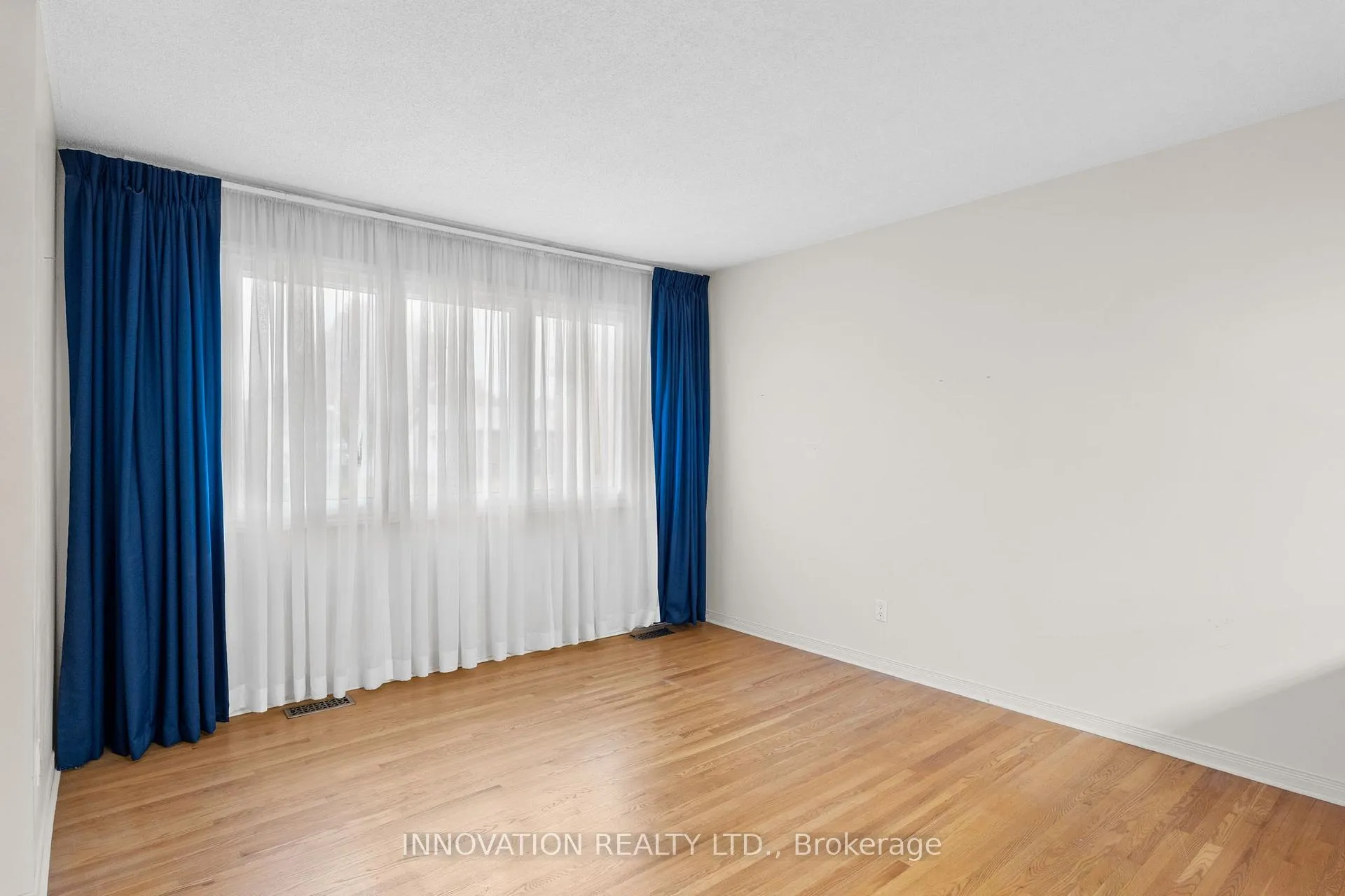 Photo 5 of 30 Oakview Avenue, Ottawa, Meadowlands/Crestview — HOMEH