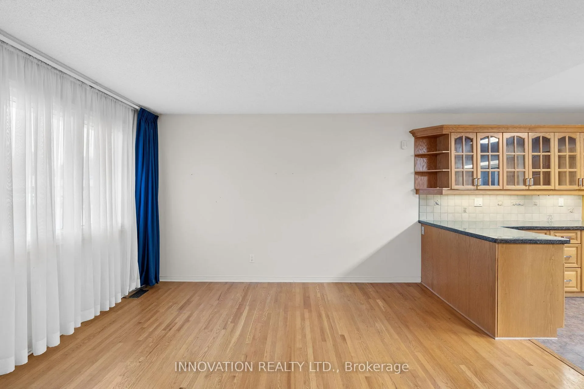 Photo 9 of 30 Oakview Avenue, Ottawa, Meadowlands/Crestview — HOMEH