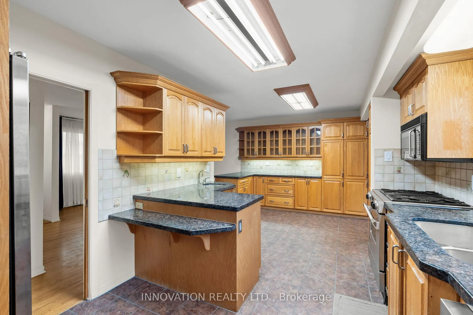 Photo 13 of 30 Oakview Avenue, Ottawa, Meadowlands/Crestview — HOMEH