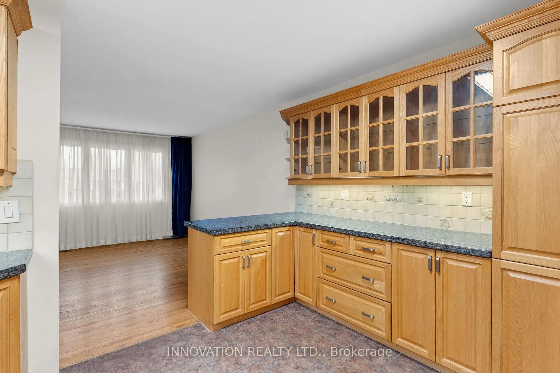 Photo 15 of 30 Oakview Avenue, Ottawa, Meadowlands/Crestview — HOMEH