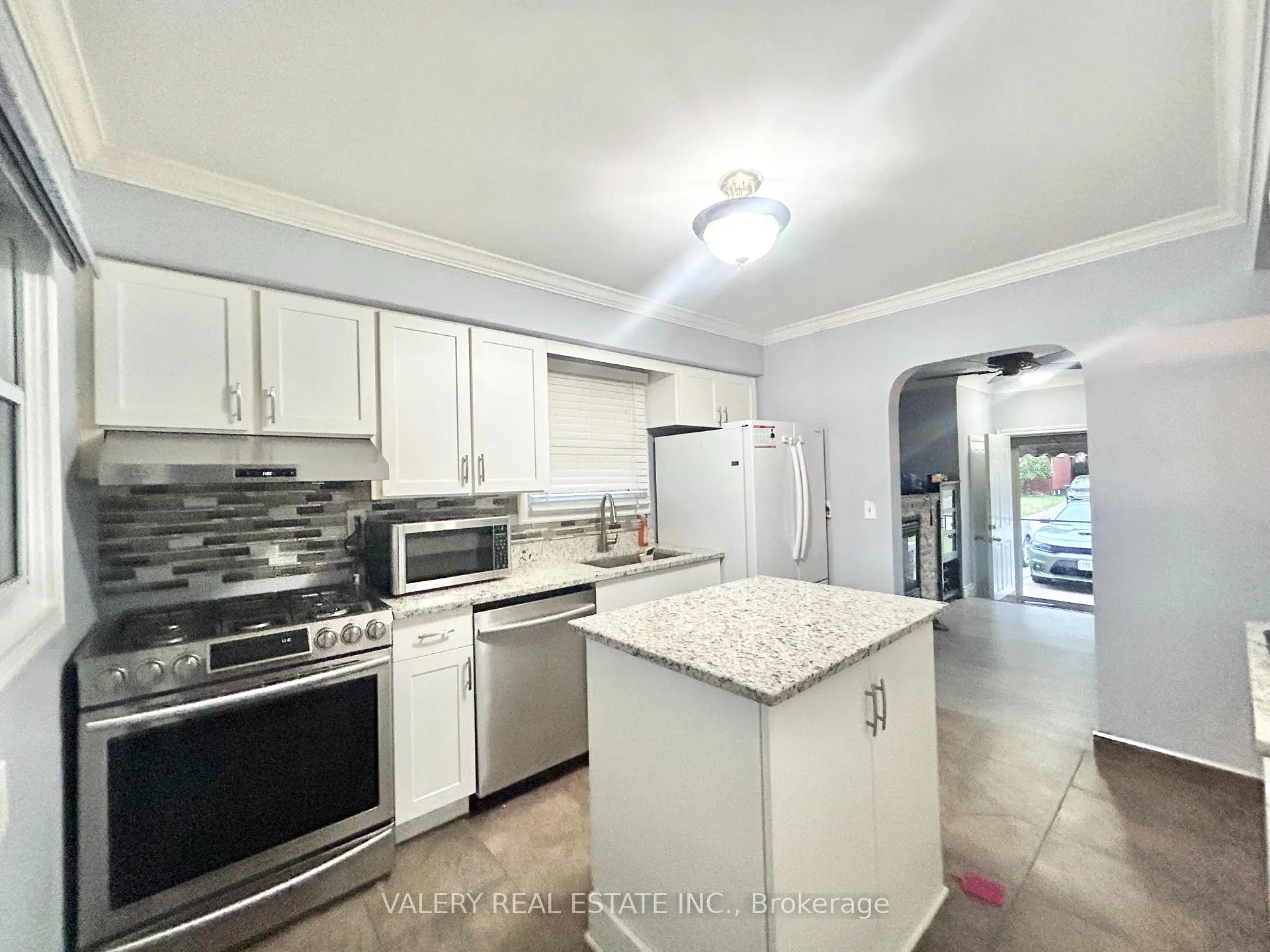 Photo 2 of Unit 1, 3843 Hillcrest Boulevard, Windsor — HOMEH
