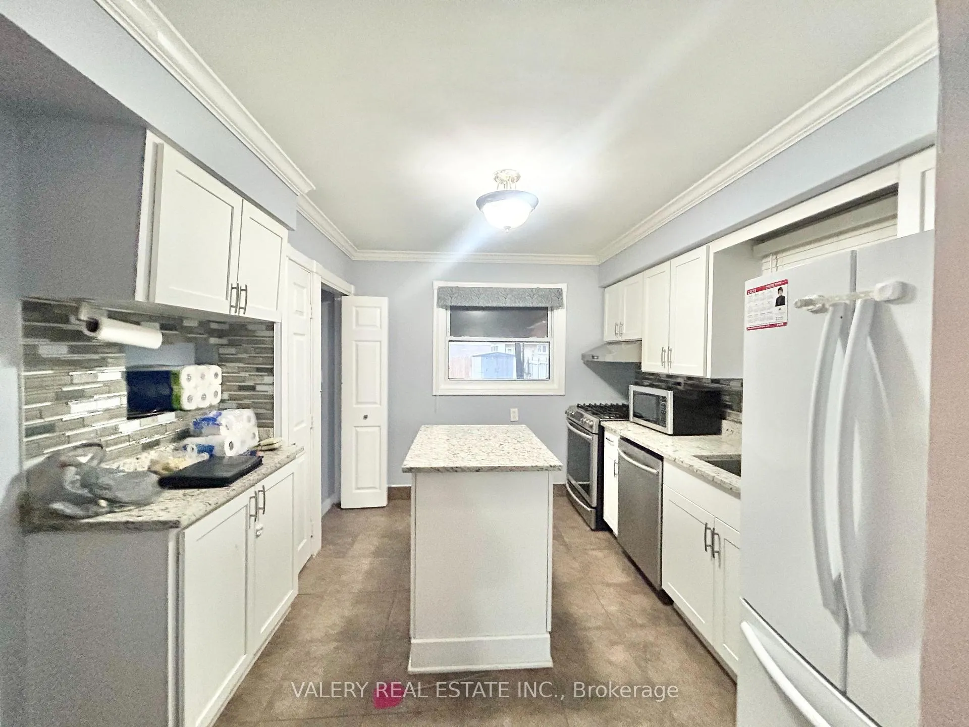 Photo 3 of Unit 1, 3843 Hillcrest Boulevard, Windsor — HOMEH