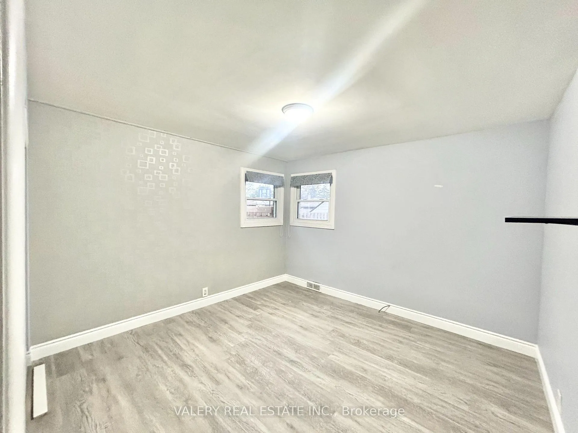 Photo 7 of Unit 1, 3843 Hillcrest Boulevard, Windsor — HOMEH