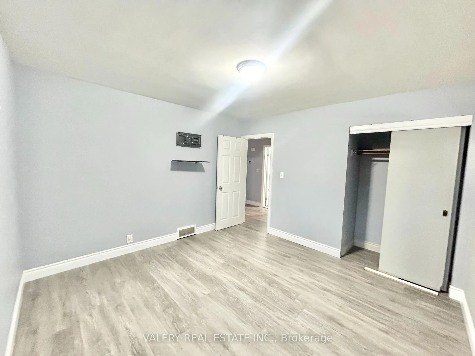 Photo 8 of Unit 1, 3843 Hillcrest Boulevard, Windsor — HOMEH