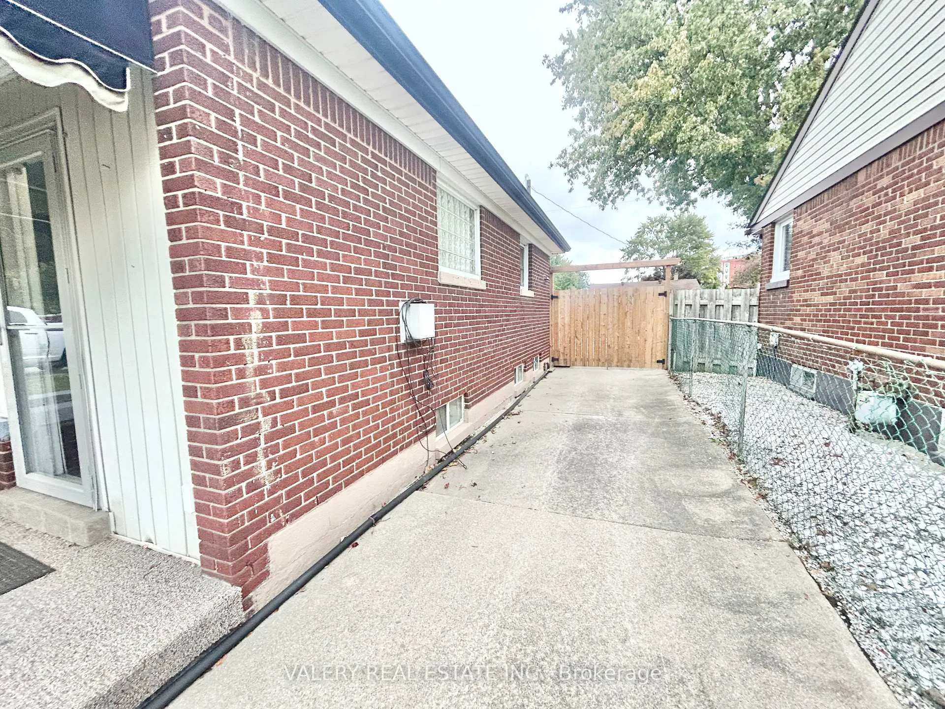Photo 16 of Unit 1, 3843 Hillcrest Boulevard, Windsor — HOMEH