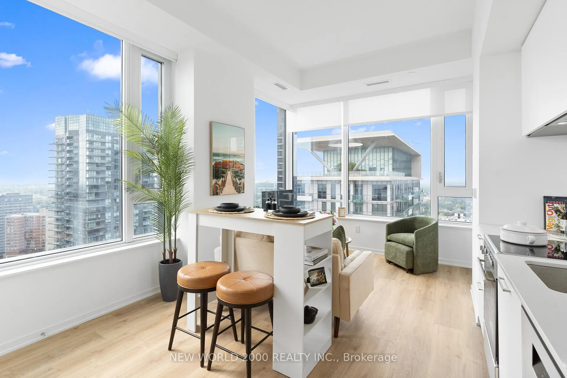 Photo 3 of Unit 2812, 101 Roehampton Avenue, Toronto, Mount Pleasant West — HOMEH
