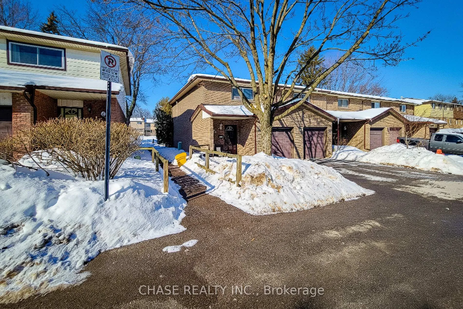 Photo 3 of Unit 13, 1455 Garth Street, Hamilton, Sheldon — HOMEH
