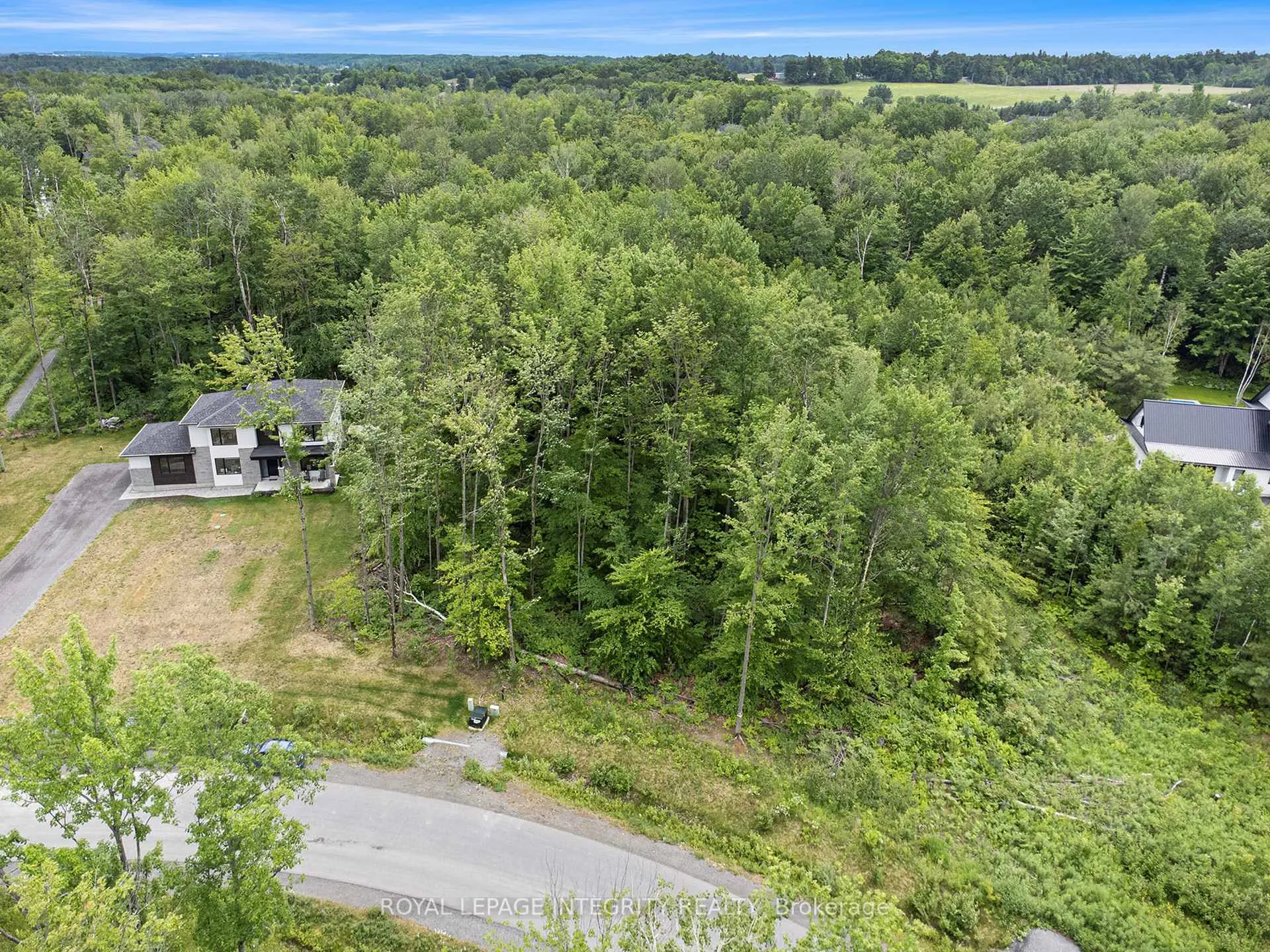 Photo 1 of 1590 Kinsella Drive, Ottawa, Cumberland Estates — HOMEH