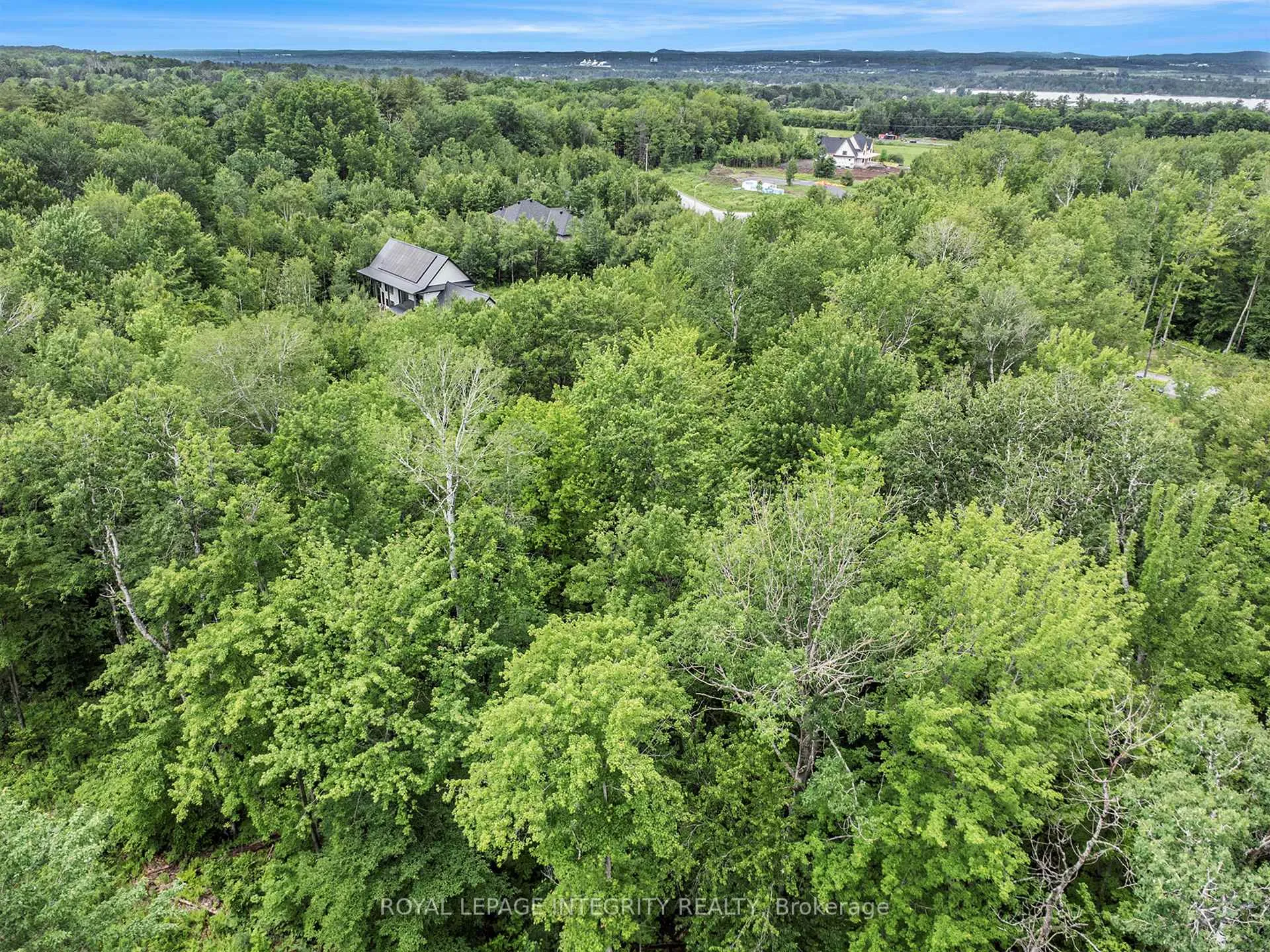 Photo 3 of 1590 Kinsella Drive, Ottawa, Cumberland Estates — HOMEH