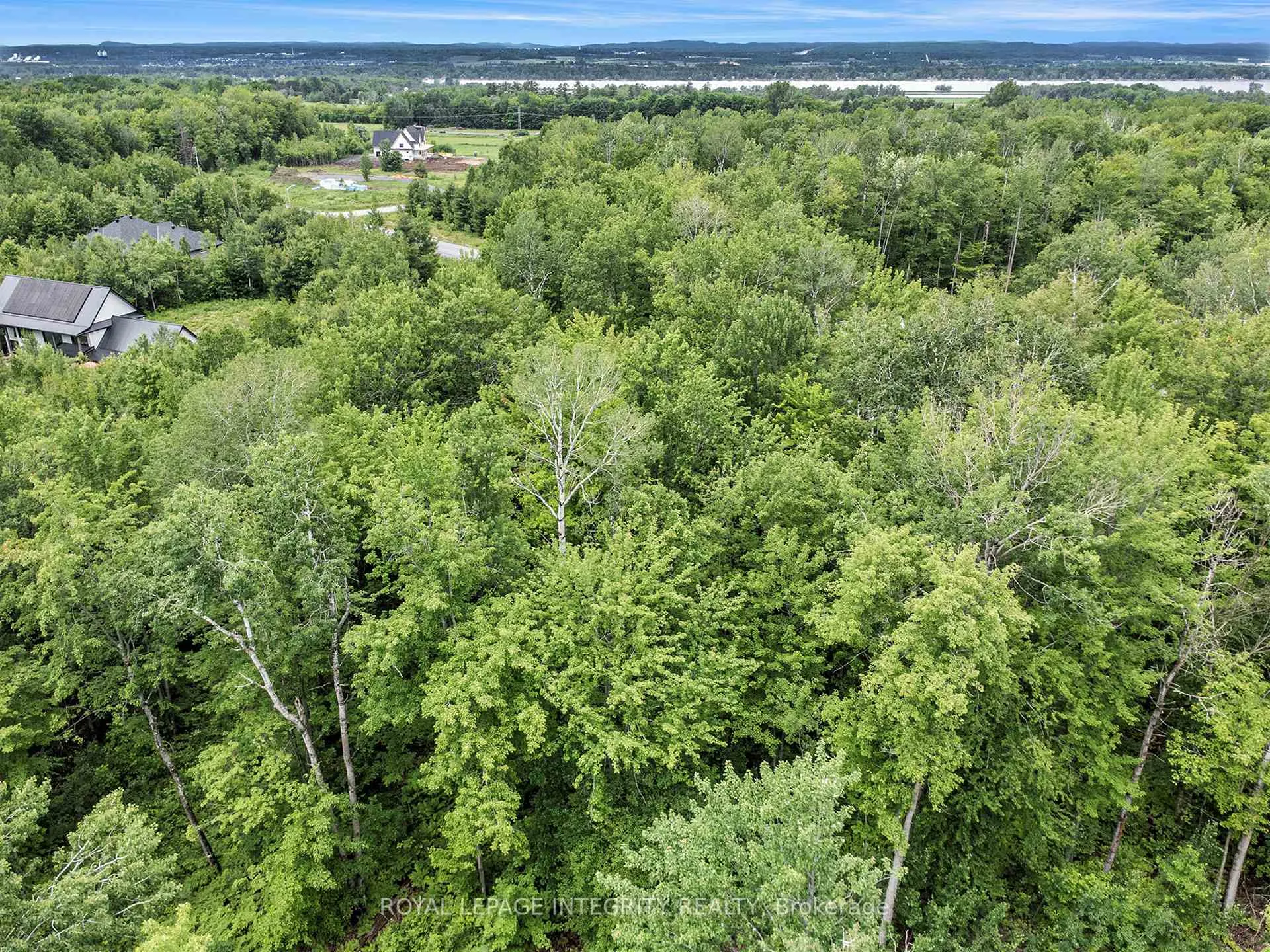 Photo 4 of 1590 Kinsella Drive, Ottawa, Cumberland Estates — HOMEH