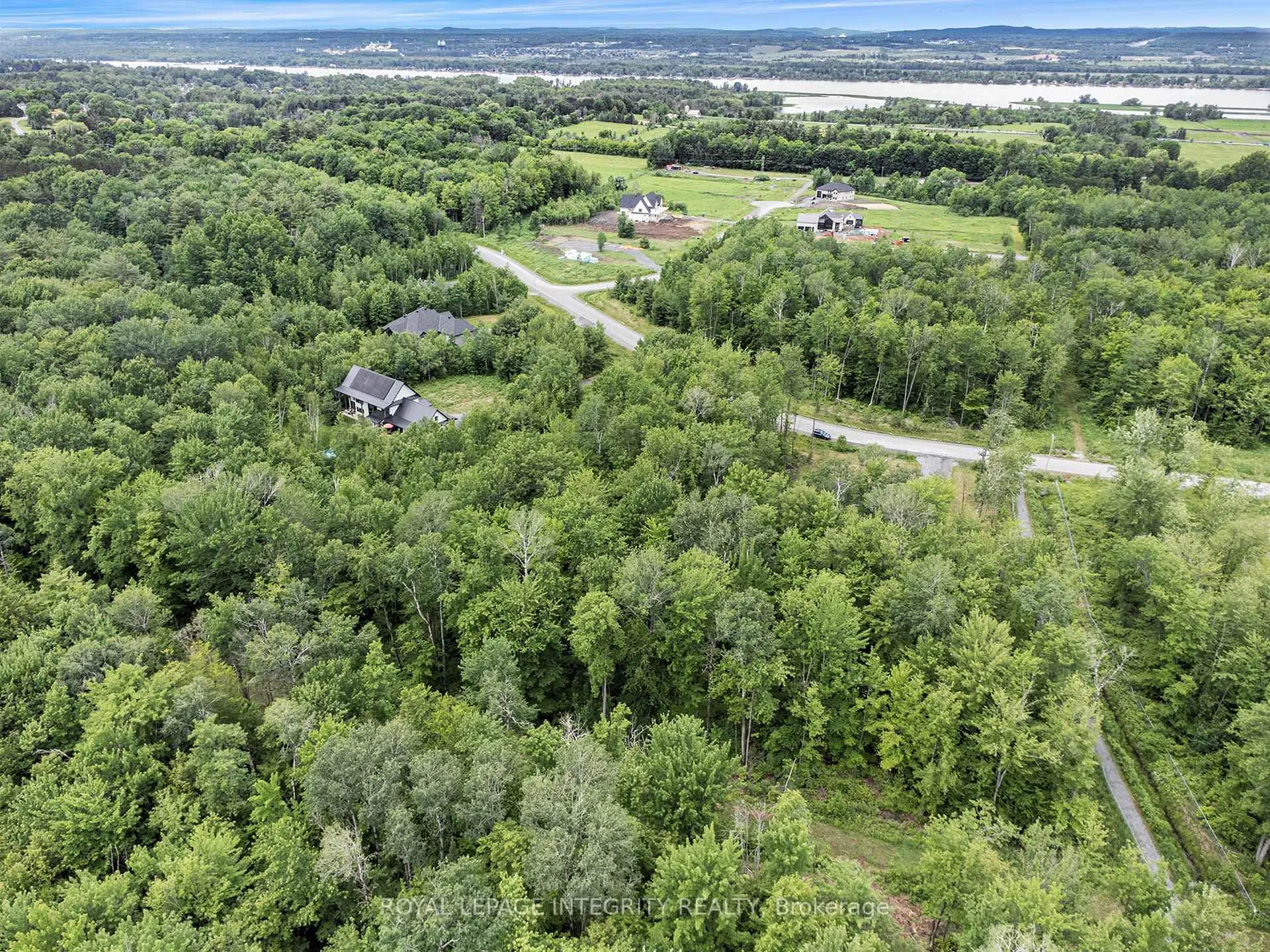 Photo 8 of 1590 Kinsella Drive, Ottawa, Cumberland Estates — HOMEH