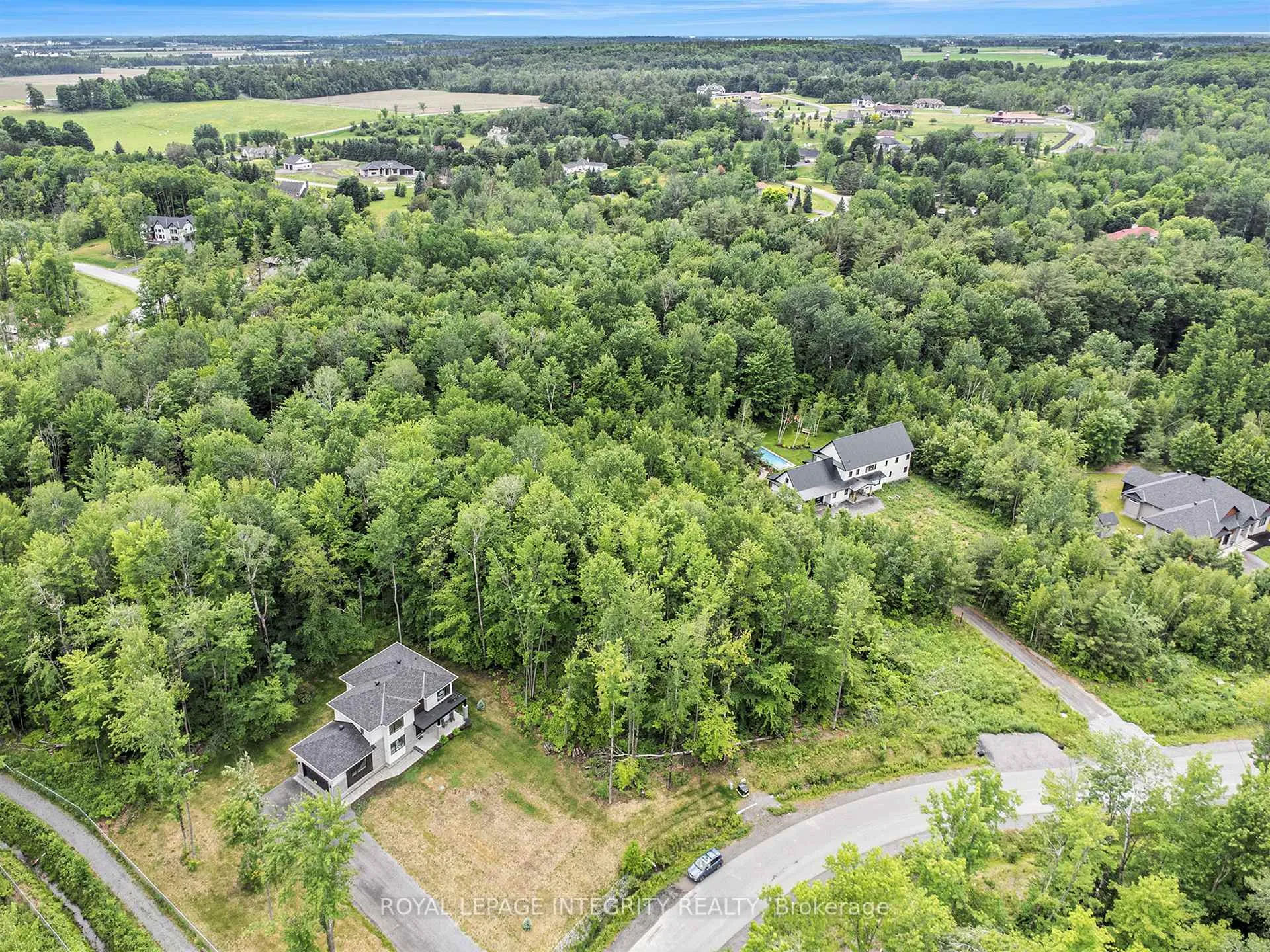 Photo 9 of 1590 Kinsella Drive, Ottawa, Cumberland Estates — HOMEH