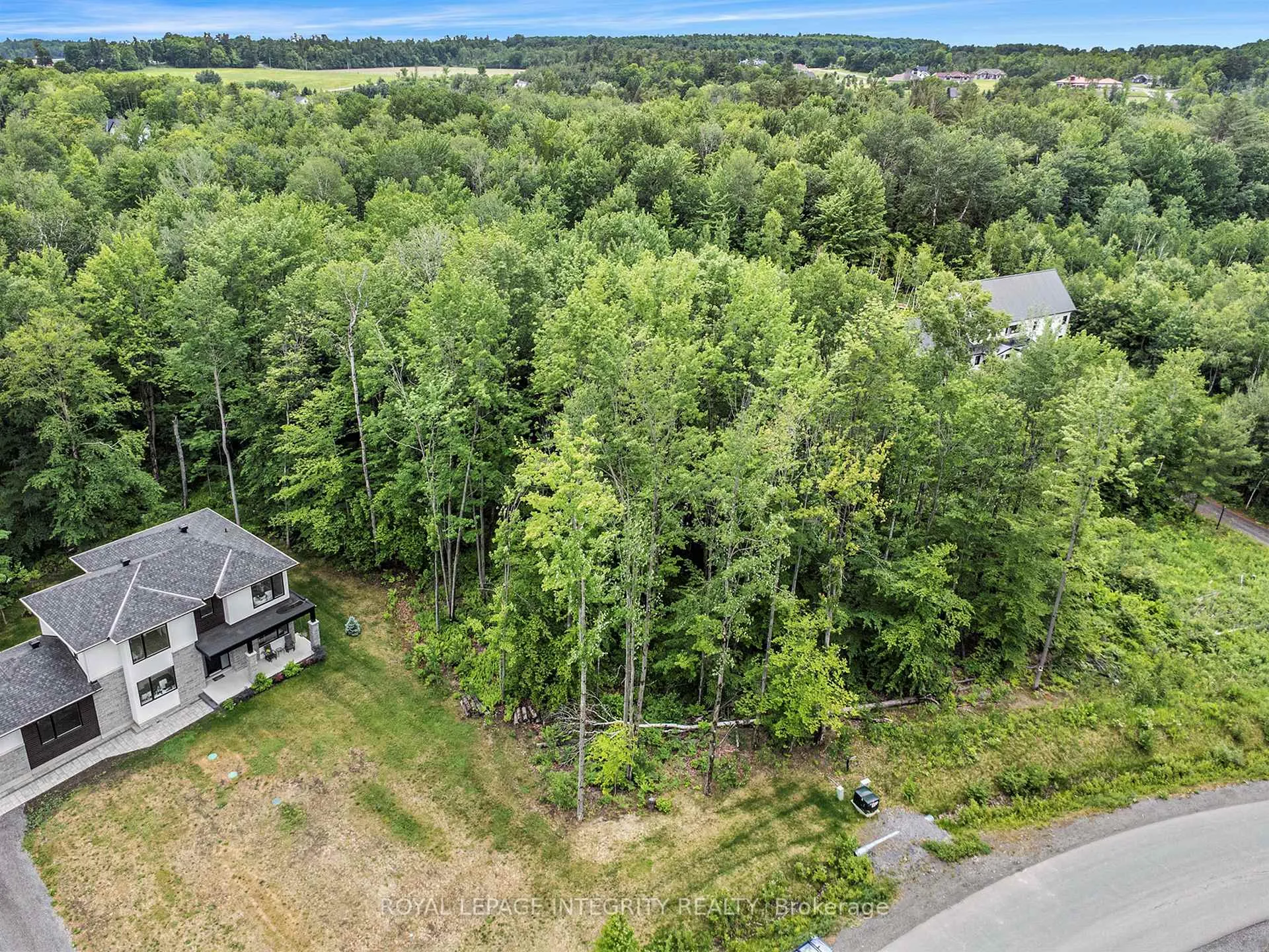Photo 10 of 1590 Kinsella Drive, Ottawa, Cumberland Estates — HOMEH