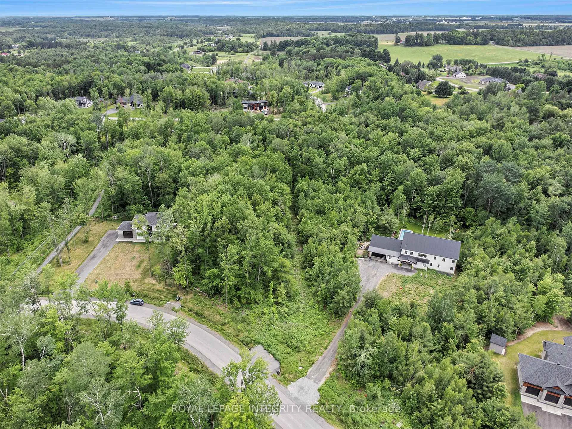 Photo 11 of 1590 Kinsella Drive, Ottawa, Cumberland Estates — HOMEH