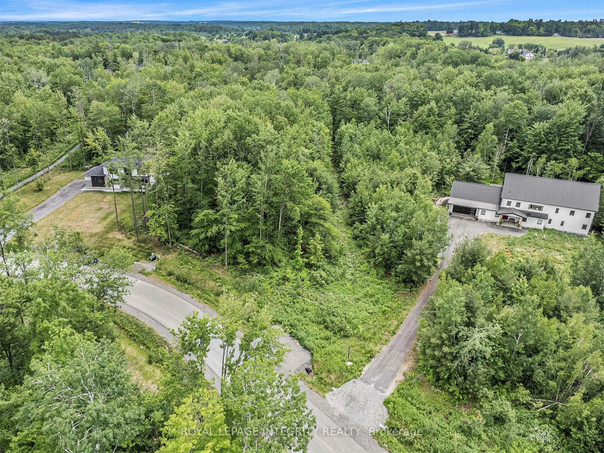 Photo 13 of 1590 Kinsella Drive, Ottawa, Cumberland Estates — HOMEH