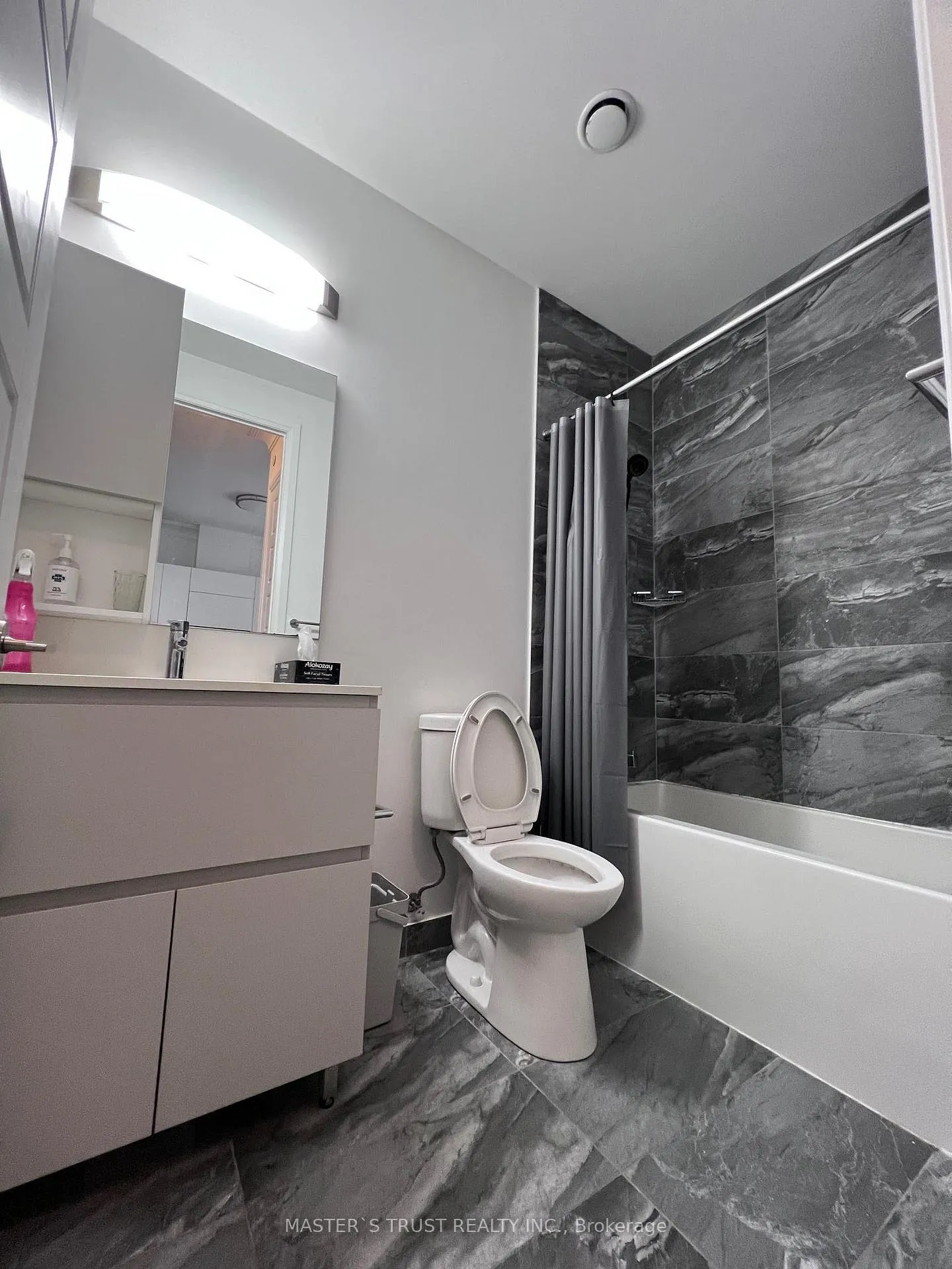 Photo 3 of Unit Rg06, 25 Water Walk Drive, Markham, Unionville — HOMEH