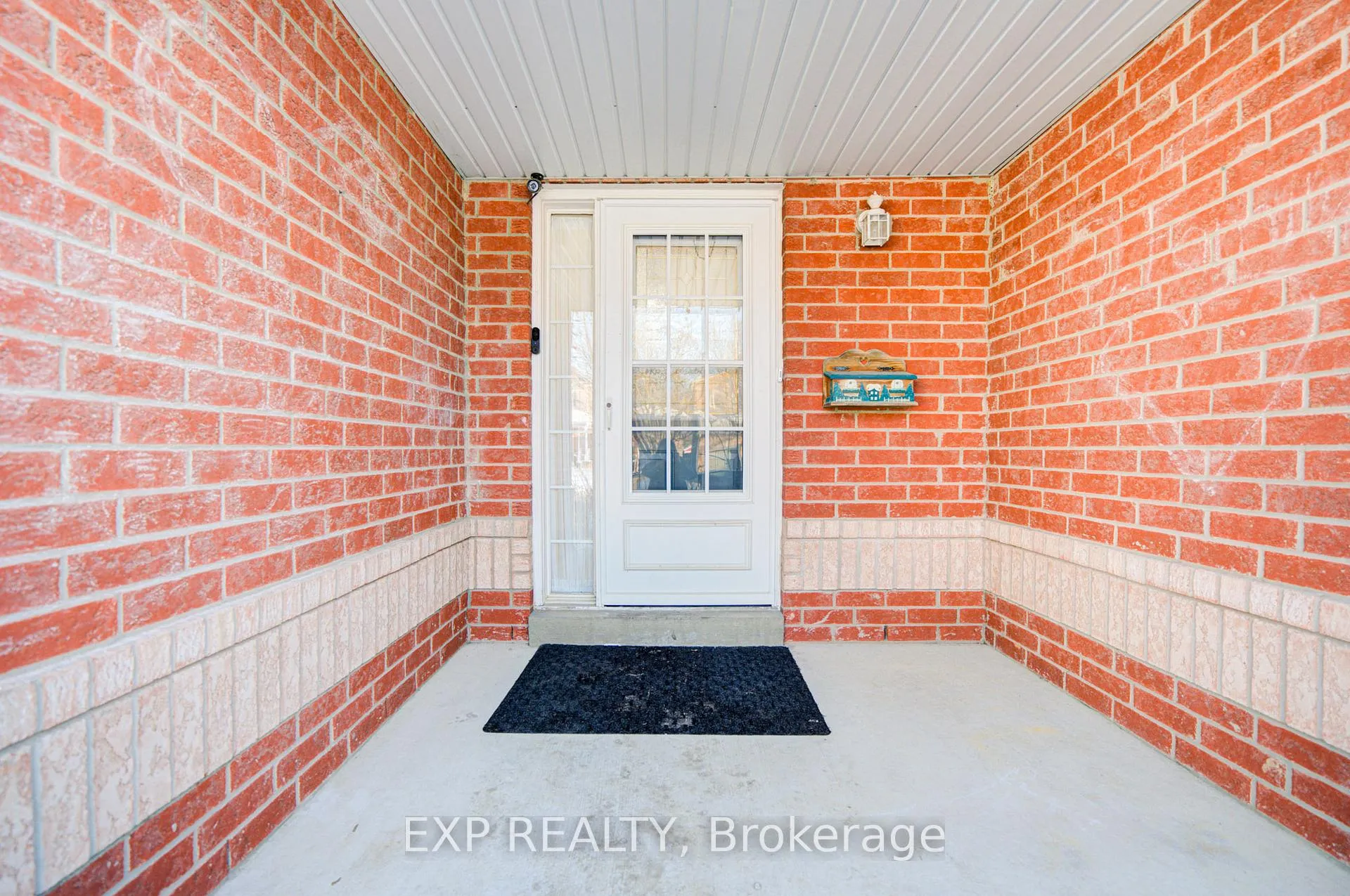 Photo 3 of 9 Threadgold Court, Whitby, Lynde Creek — HOMEH
