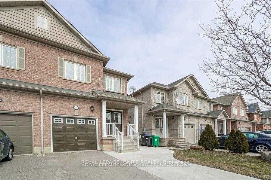 Photo 3 of 34 Sugarberry Drive, Brampton, Credit Valley — HOMEH