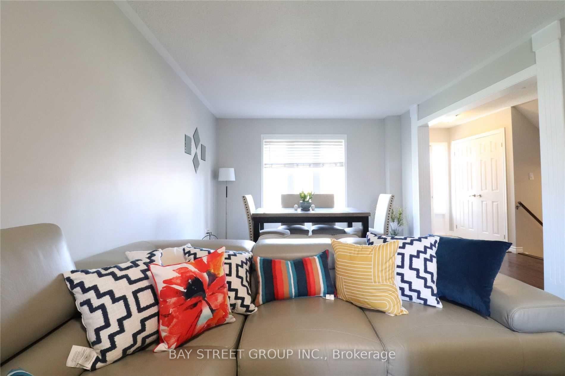 Photo 3 of 14 Mccartney Avenue, Whitby, Williamsburg — HOMEH