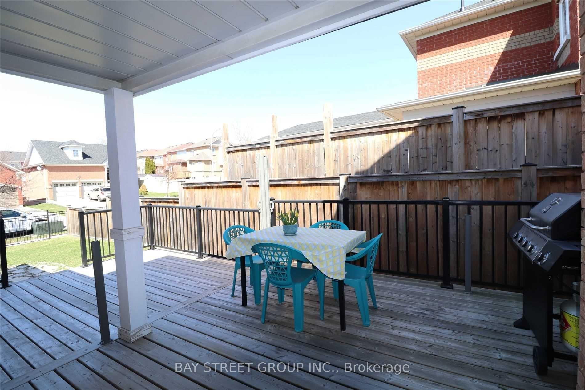 Photo 4 of 14 Mccartney Avenue, Whitby, Williamsburg — HOMEH