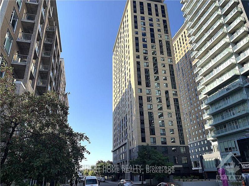 Front of Unit 1108, 105 Champagne Avenue S