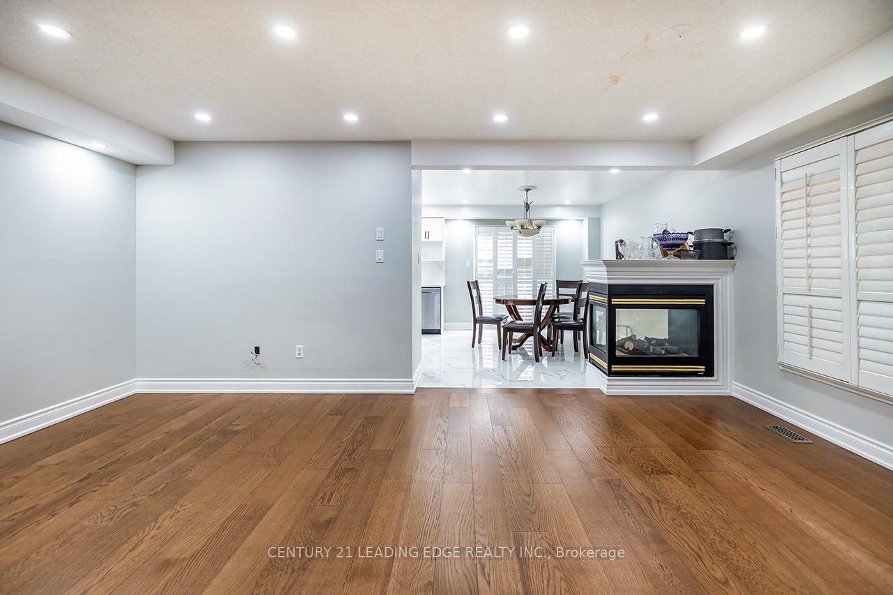 Photo 6 of 121 Trail Ridge Lane, Markham, Berczy — HOMEH