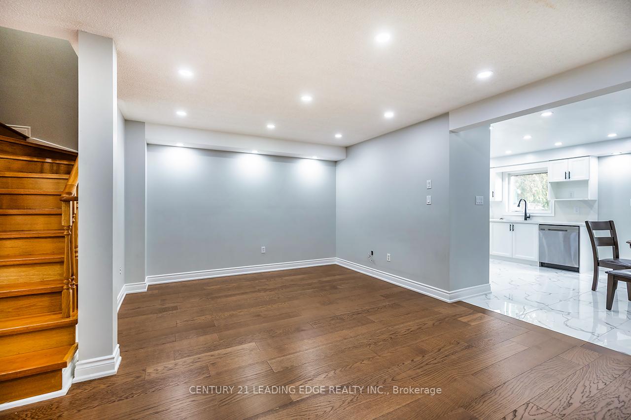 Photo 7 of 121 Trail Ridge Lane, Markham, Berczy — HOMEH