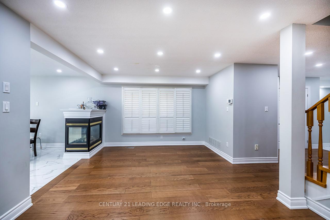 Photo 8 of 121 Trail Ridge Lane, Markham, Berczy — HOMEH