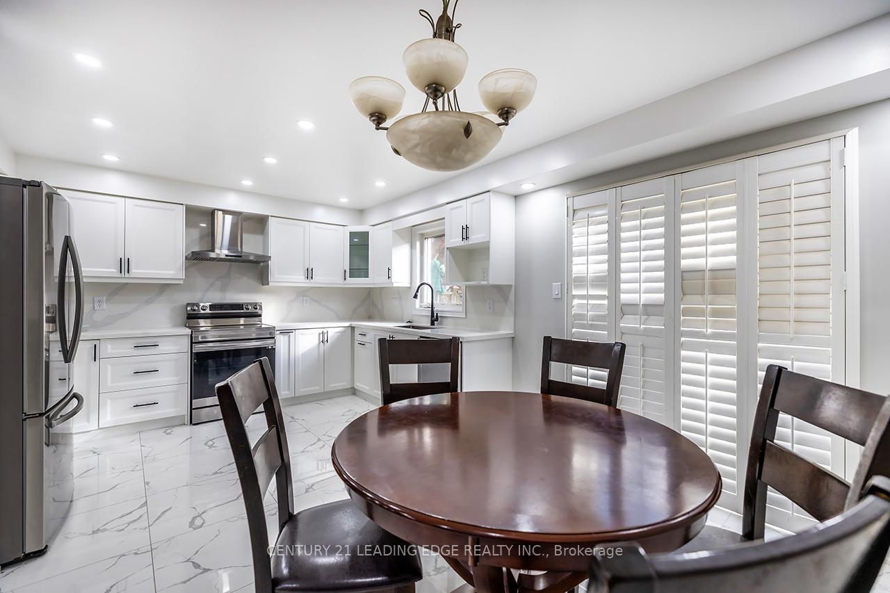 Photo 9 of 121 Trail Ridge Lane, Markham, Berczy — HOMEH