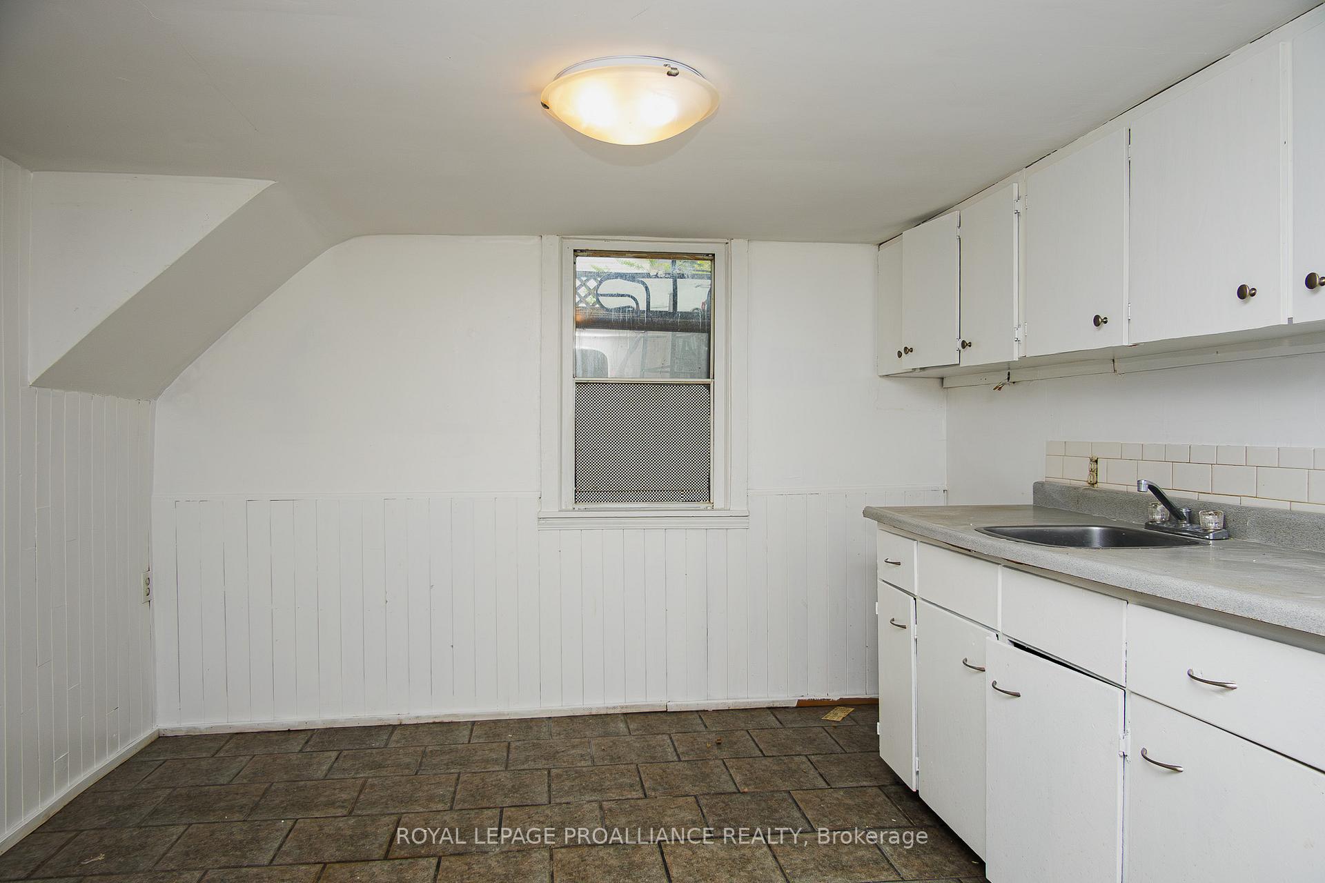 Photo 2 of Unit B, 83 Lorne Avenue, Quinte West, Trenton Ward — HOMEH