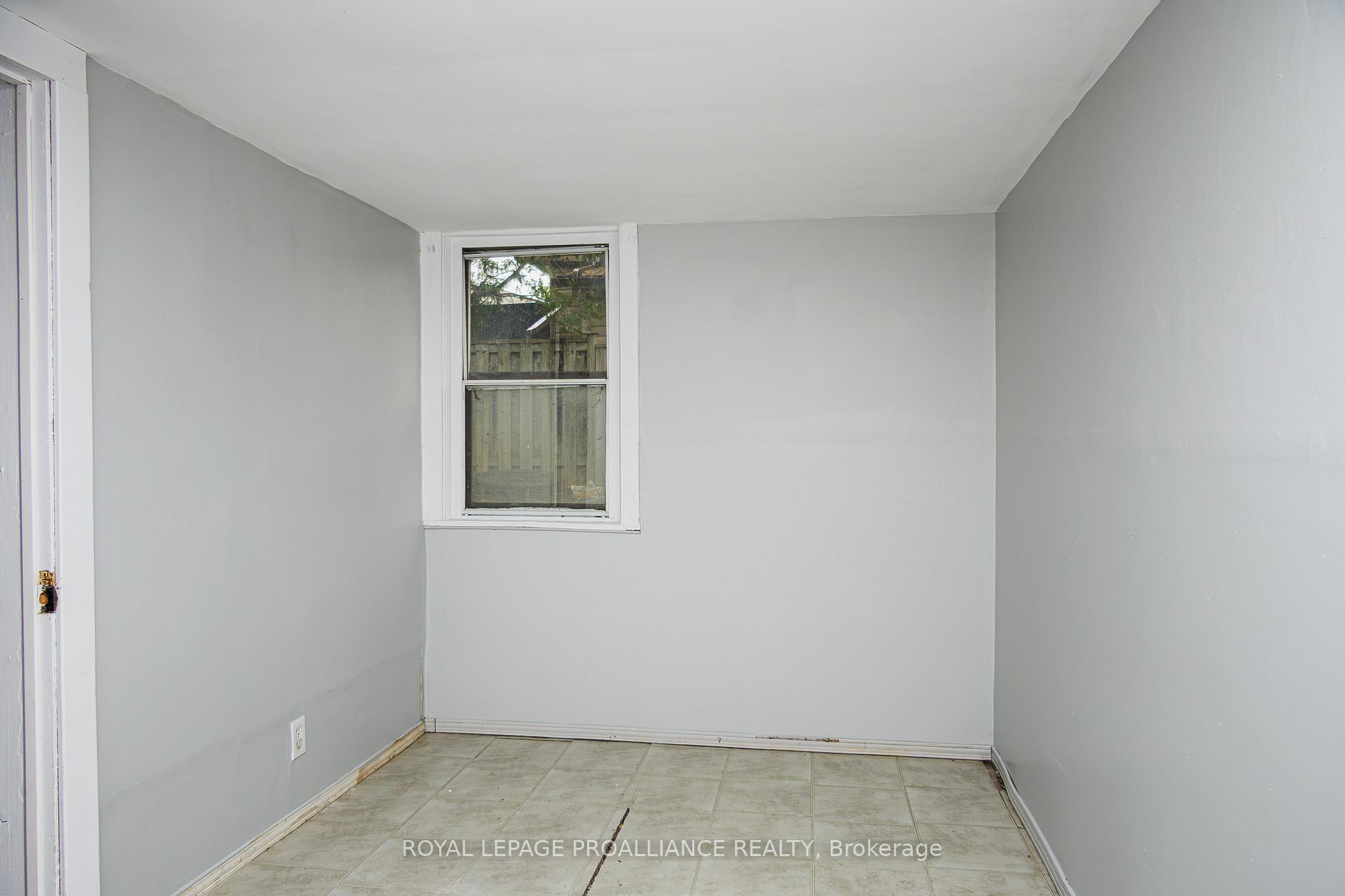 Photo 3 of Unit B, 83 Lorne Avenue, Quinte West, Trenton Ward — HOMEH