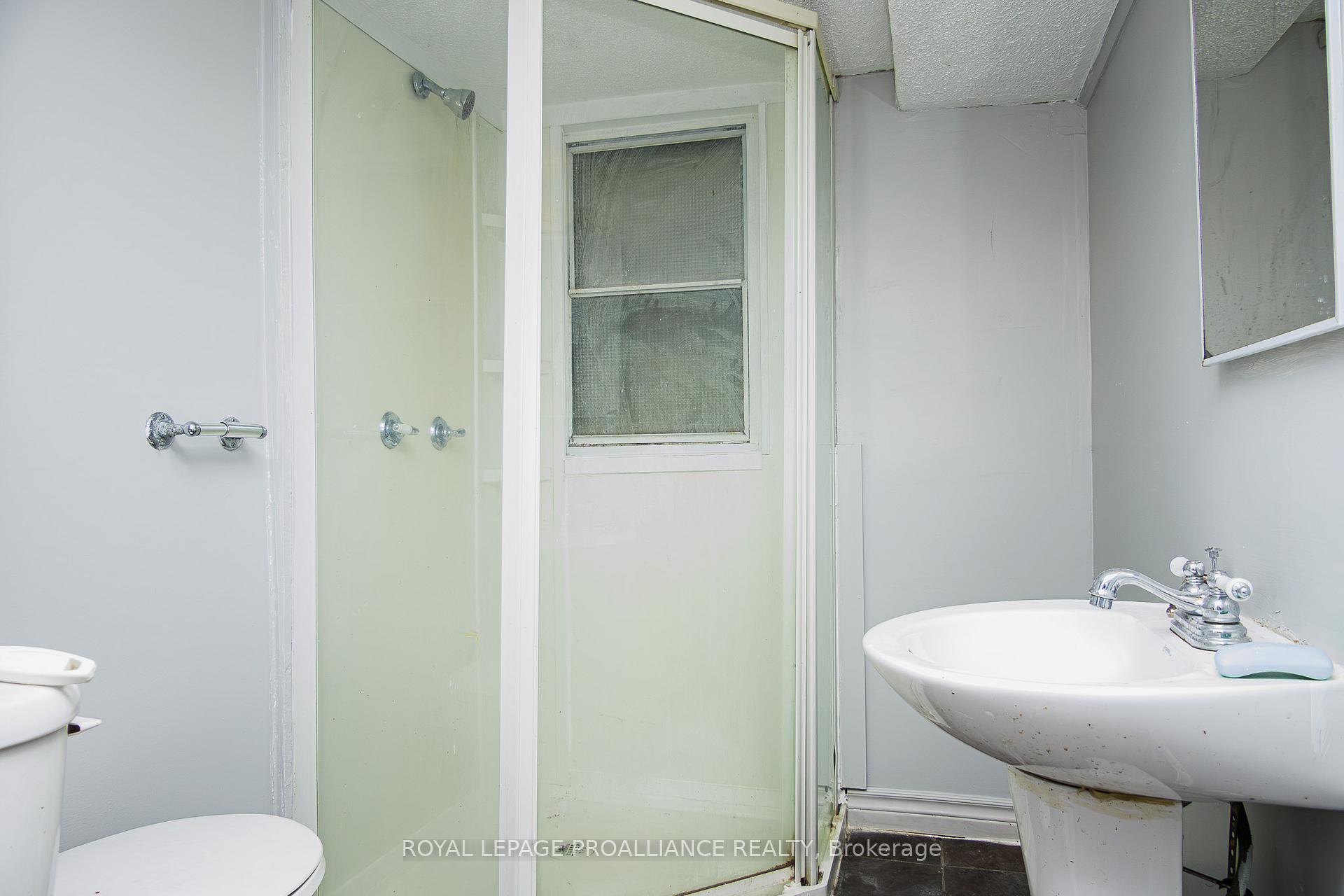 Photo 5 of Unit B, 83 Lorne Avenue, Quinte West, Trenton Ward — HOMEH