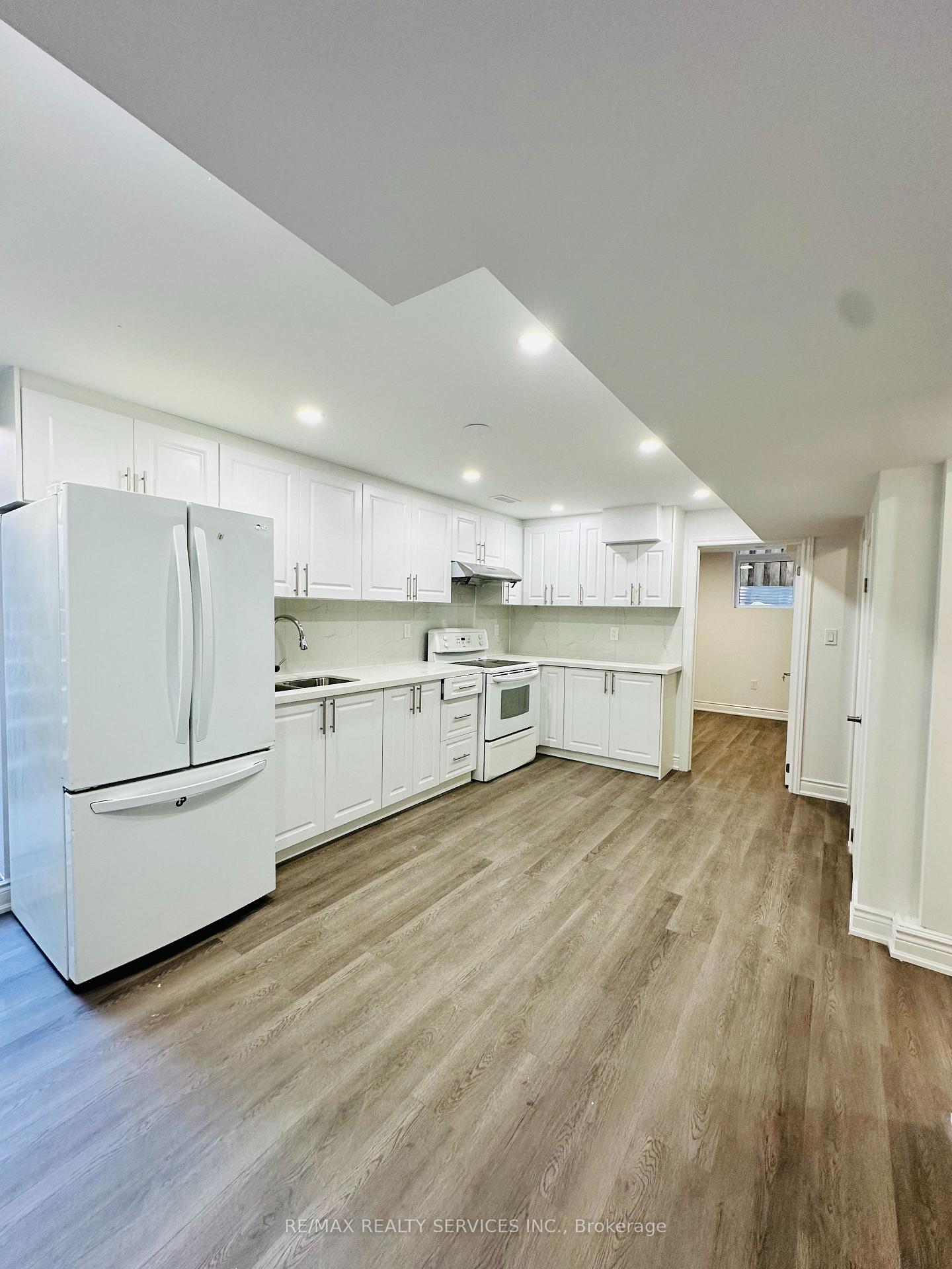 Photo 3 of 10 Nuttall Street, Brampton, Westgate — HOMEH