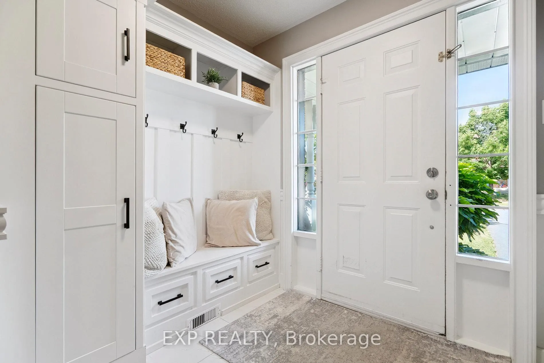 Photo 3 of 132 Harnesworth Crescent, Hamilton, Waterdown — HOMEH